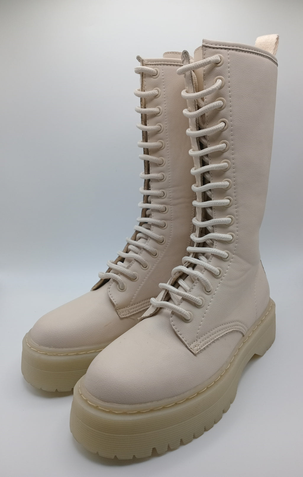 BOTA COTURNO CORINA CREME ECO PELE LISO CANO LONGO ZIPER