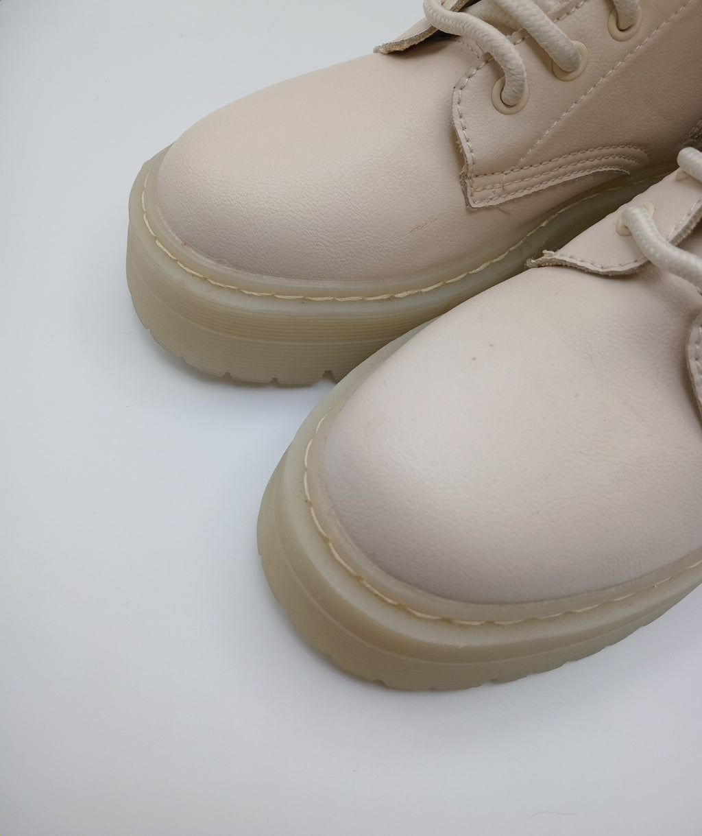 BOTA COTURNO CORINA CREME ECO PELE LISO CANO LONGO ZIPER