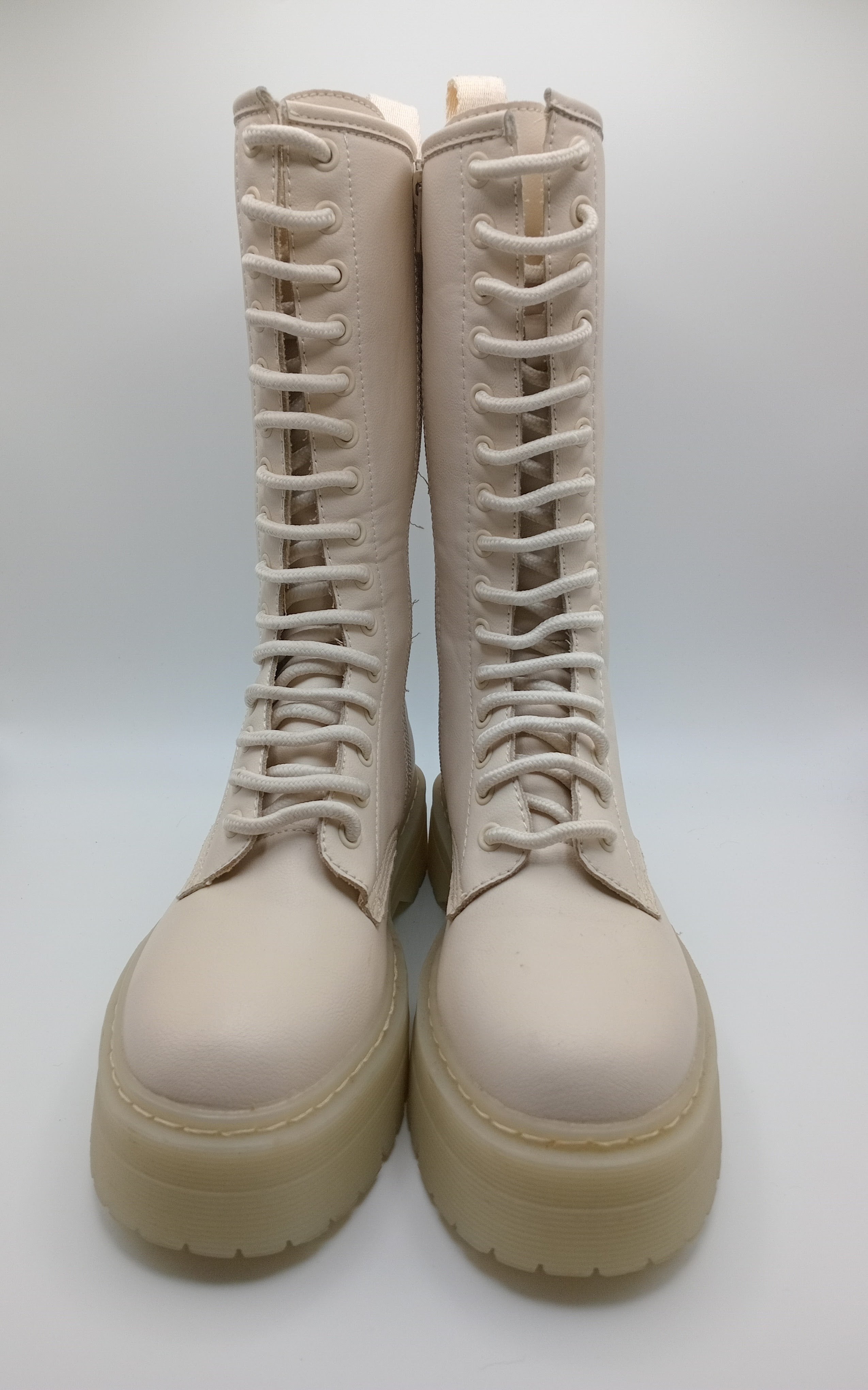 BOTA COTURNO CORINA CREME ECO PELE LISO CANO LONGO ZIPER