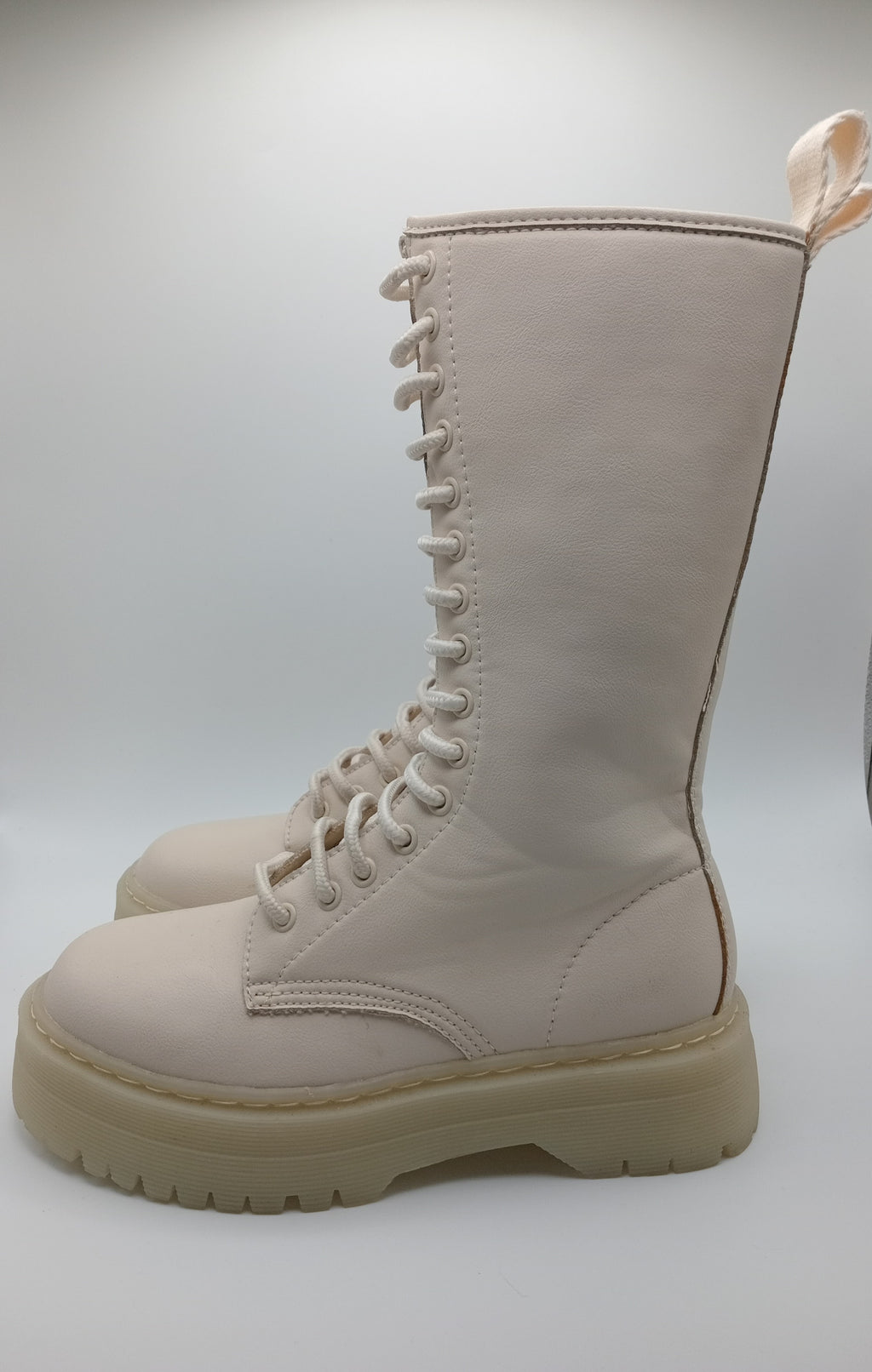 BOTA COTURNO CORINA CREME ECO PELE LISO CANO LONGO ZIPER