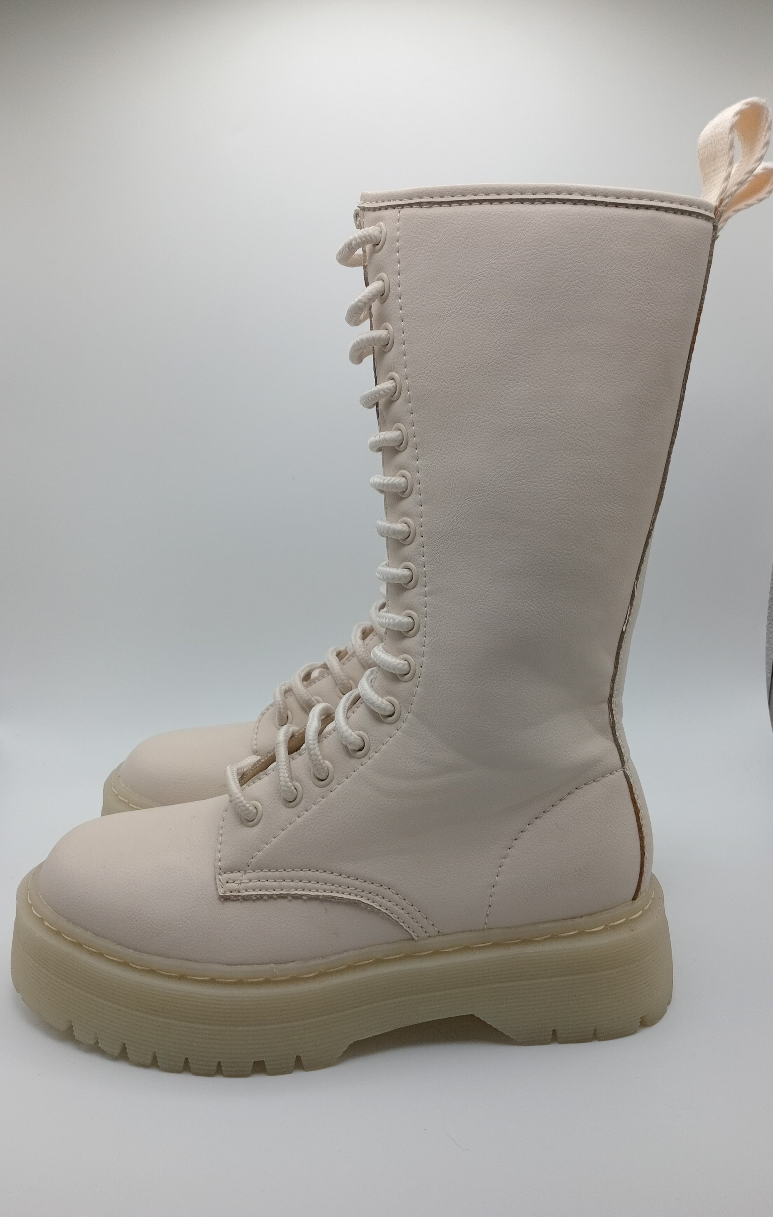 BOTA COTURNO CORINA CREME ECO PELE LISO CANO LONGO ZIPER