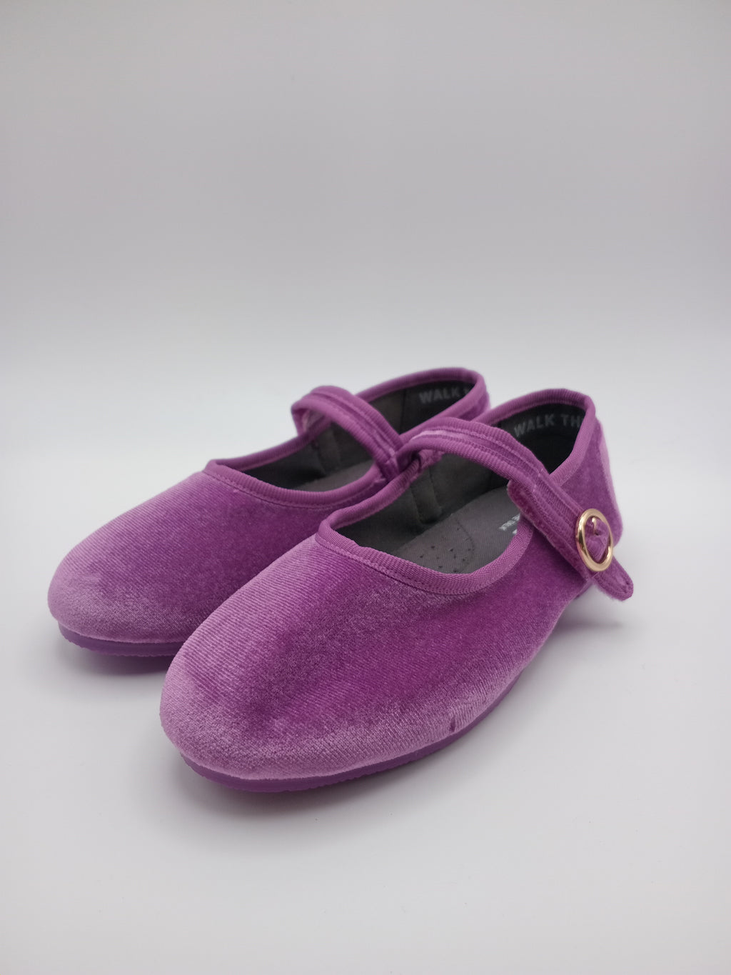 Sapatos Mary Jane Infantil Paez em Veludo Roxo; Sabrinas de Menina com Fecho de Velcro; Calçado Confortável e Elegante para Cerimónia ou Dia a Dia; Sapatilhas Clássicas Macias para Criança
