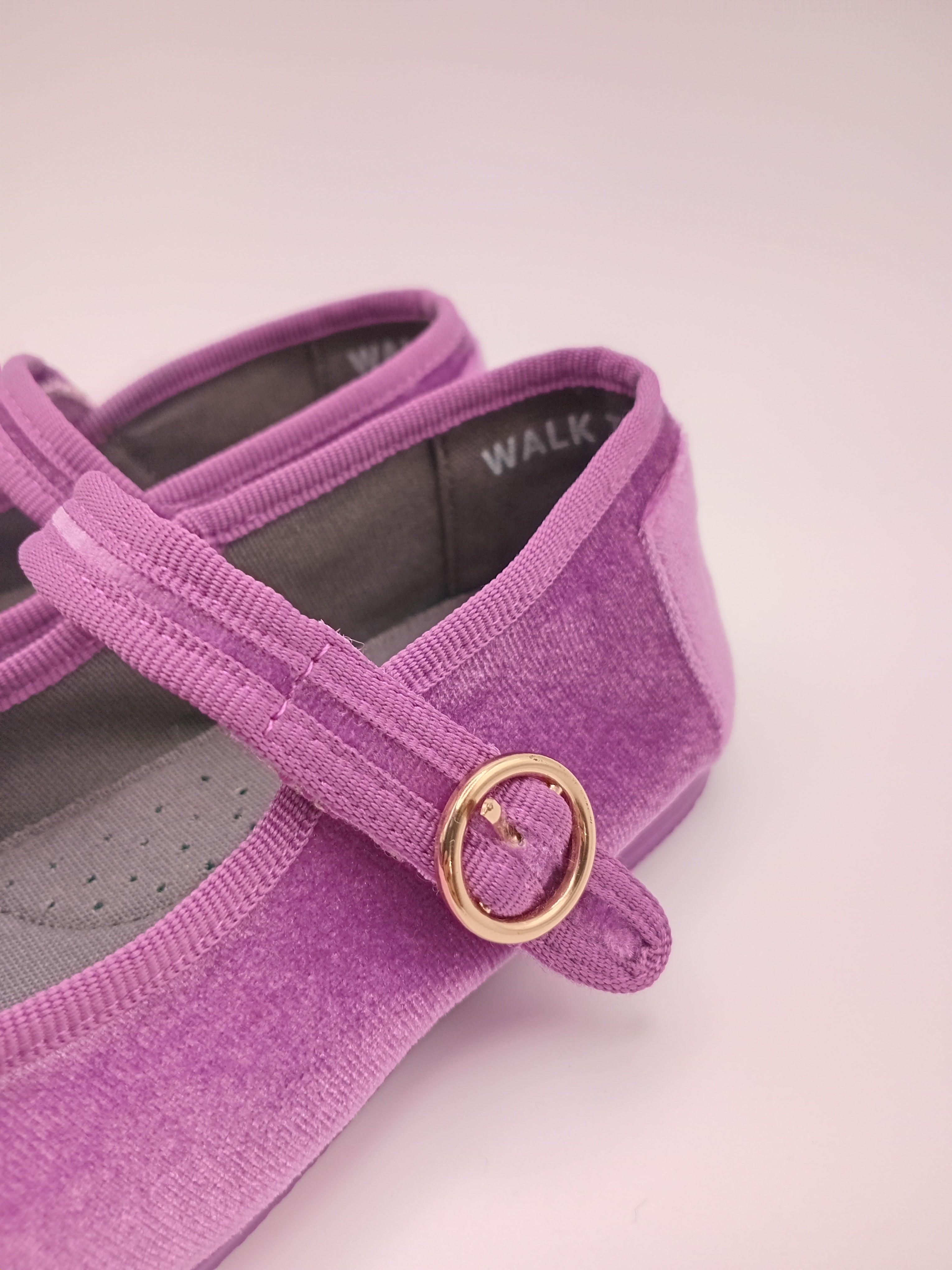 Sapatos Mary Jane Infantil Paez em Veludo Roxo; Sabrinas de Menina com Fecho de Velcro; Calçado Confortável e Elegante para Cerimónia ou Dia a Dia; Sapatilhas Clássicas Macias para Criança