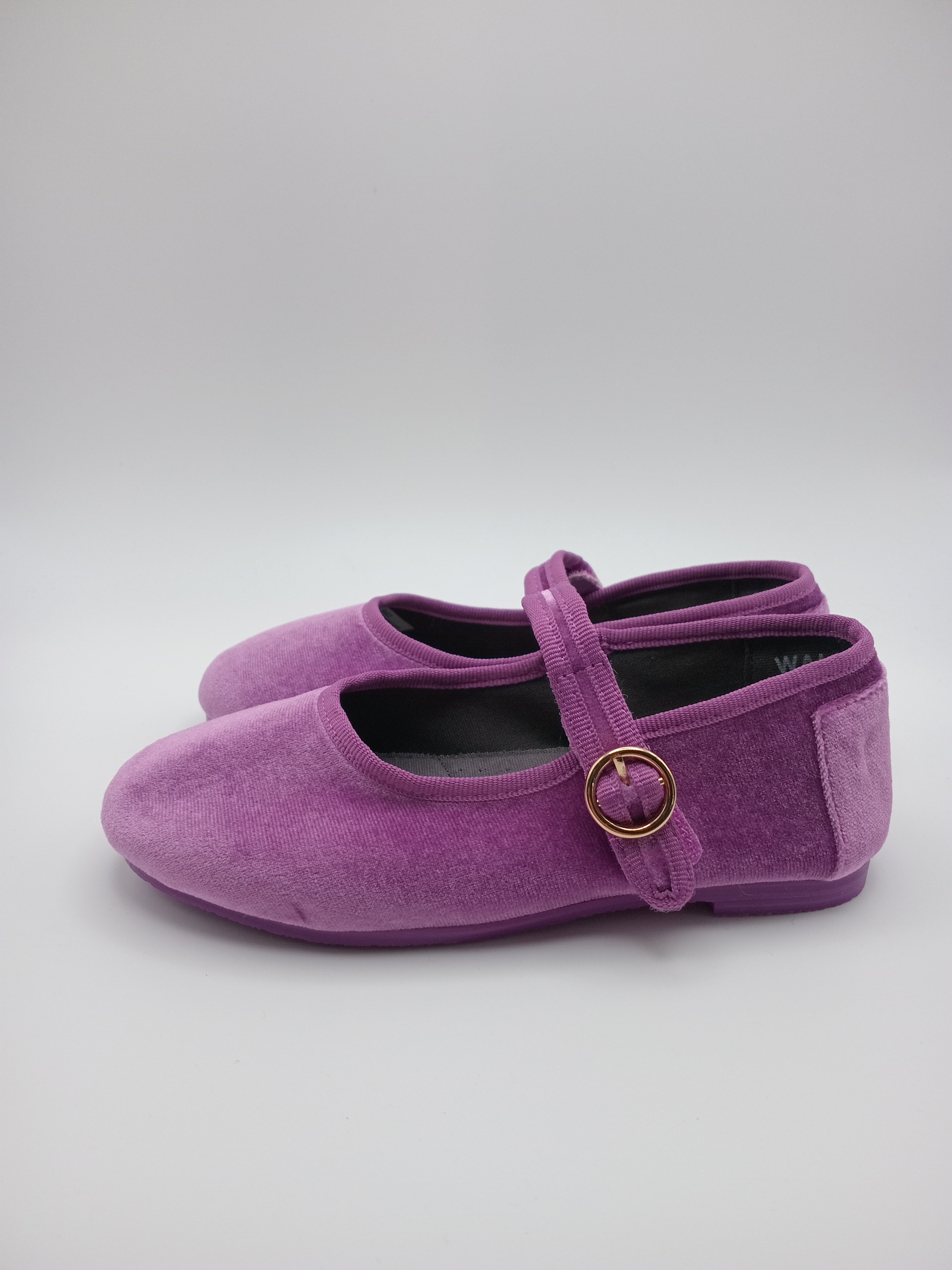 Sapatos Mary Jane Infantil Paez em Veludo Roxo; Sabrinas de Menina com Fecho de Velcro; Calçado Confortável e Elegante para Cerimónia ou Dia a Dia; Sapatilhas Clássicas Macias para Criança