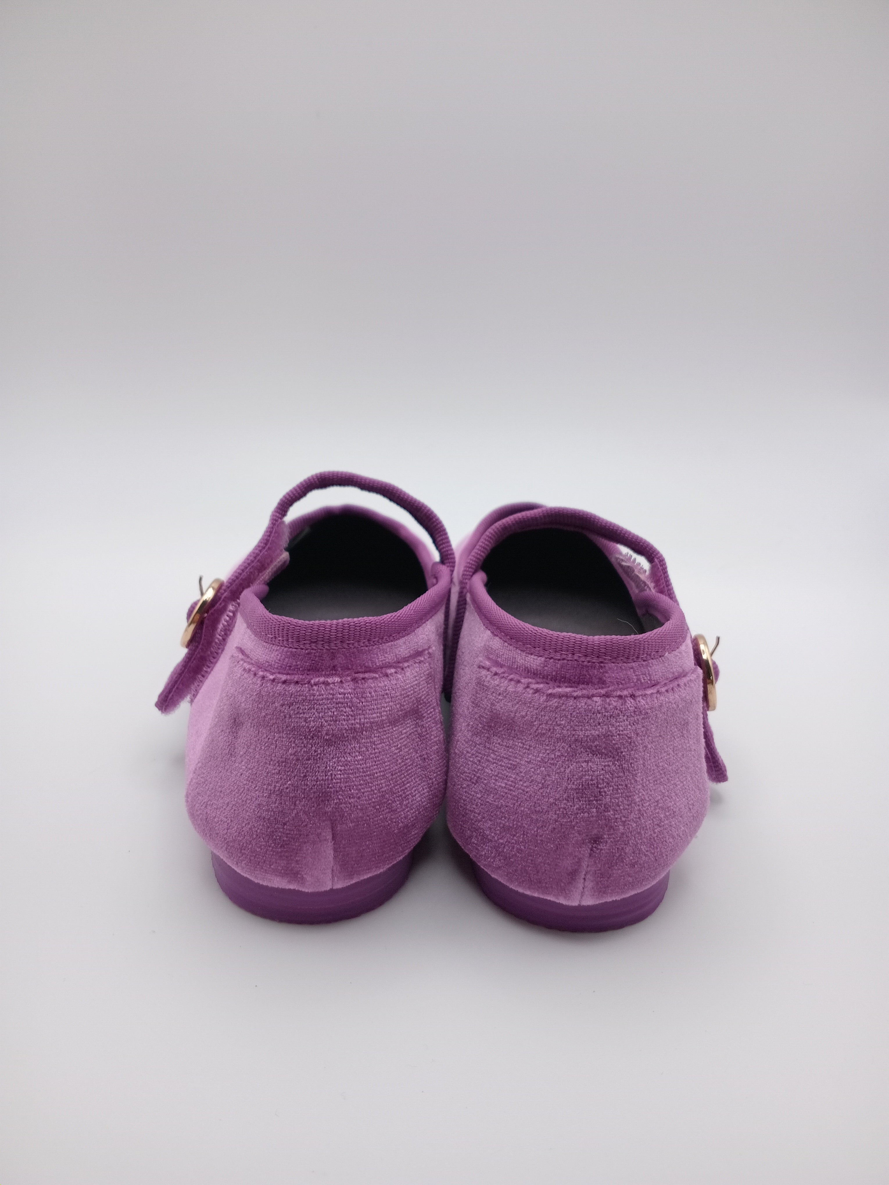 Sapatos Mary Jane Infantil Paez em Veludo Roxo; Sabrinas de Menina com Fecho de Velcro; Calçado Confortável e Elegante para Cerimónia ou Dia a Dia; Sapatilhas Clássicas Macias para Criança