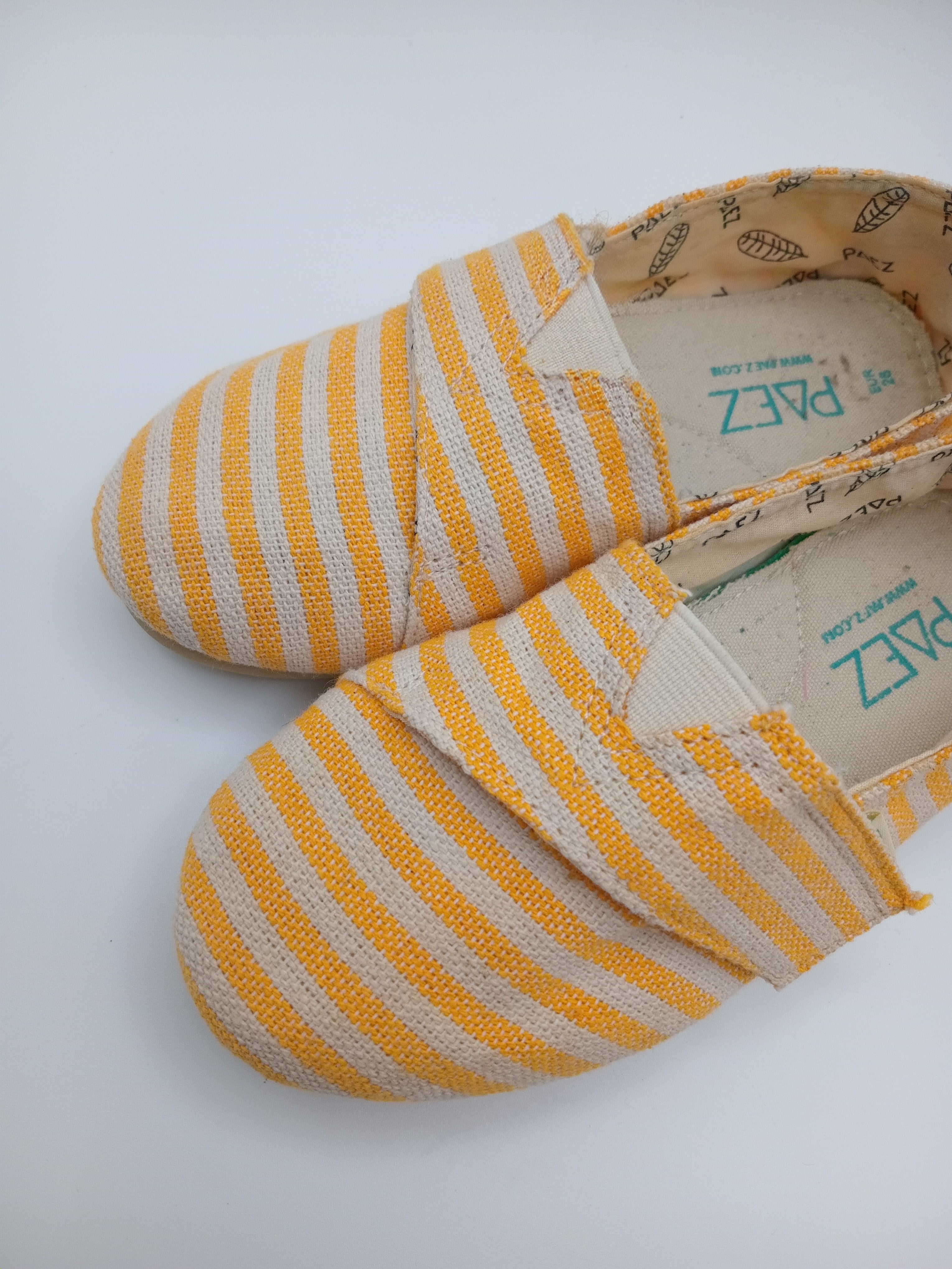 ALPARGATAS PAEZ MOSTARDA BEGE LISTRADO FECHO VELCRO
