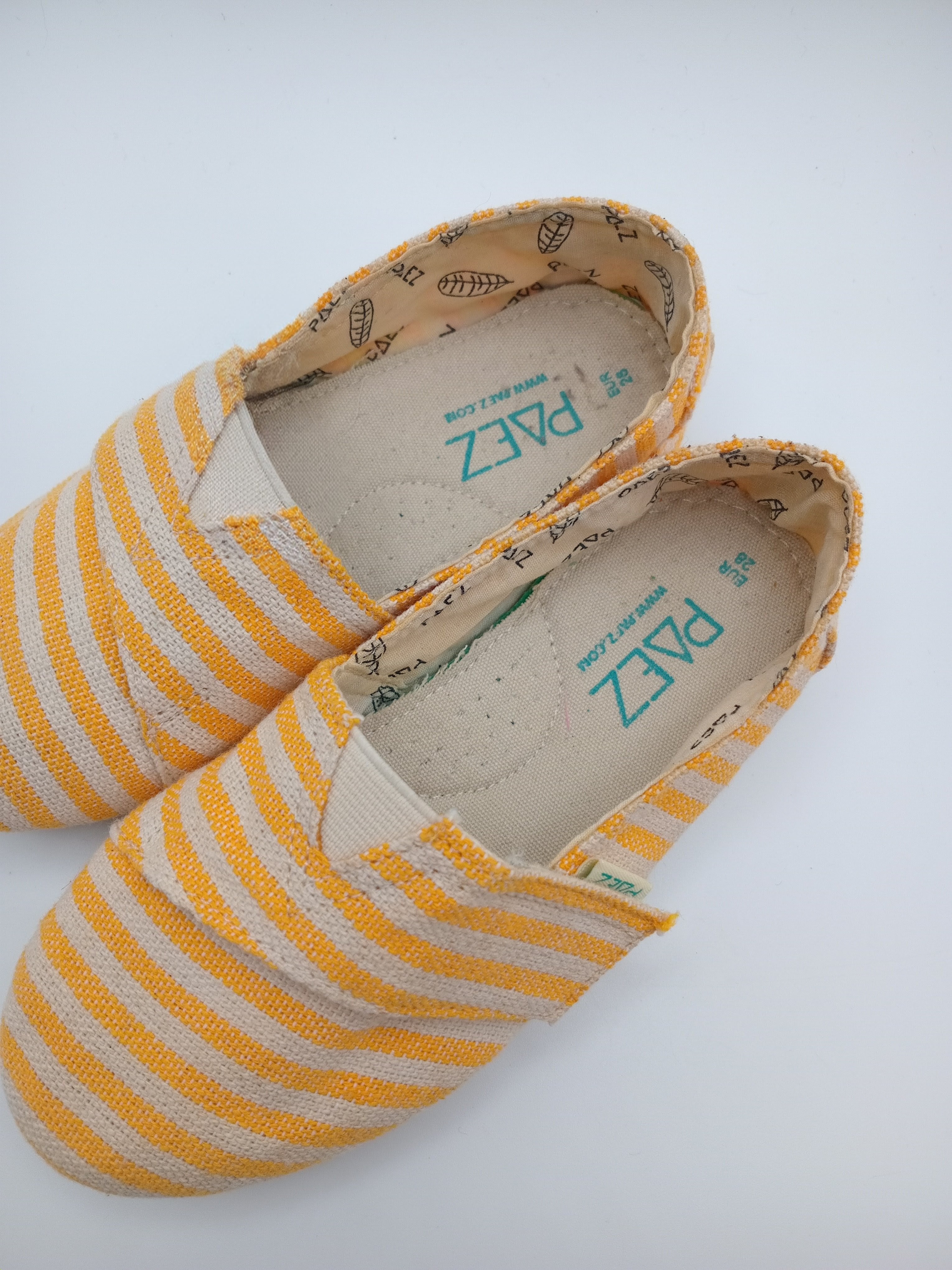 ALPARGATAS PAEZ MOSTARDA BEGE LISTRADO FECHO VELCRO