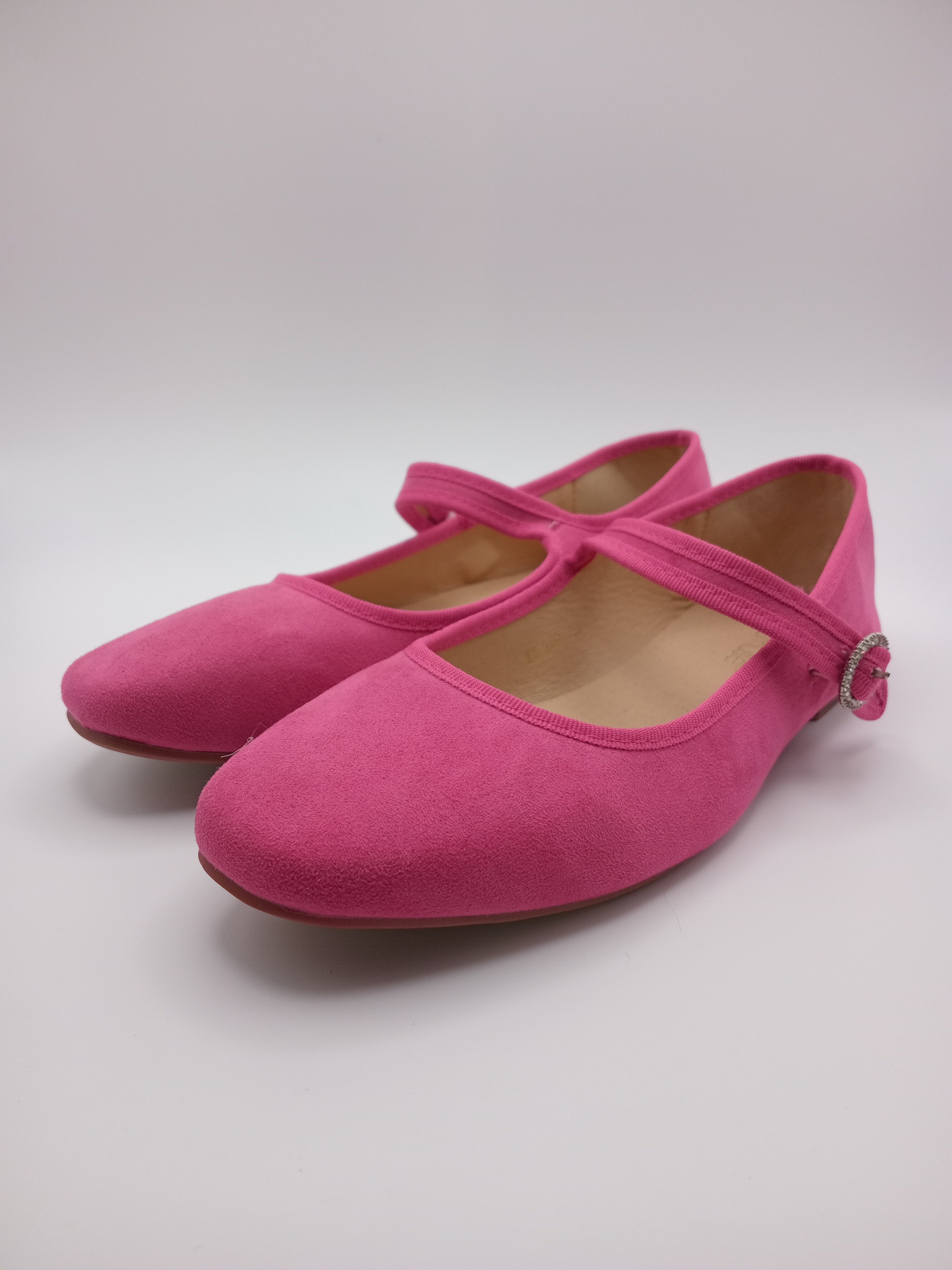 SABRINA MARY JANE CHICMUSE ROSA VELUDO FIVELA PEDRA BRILHO BICO QUADRADO