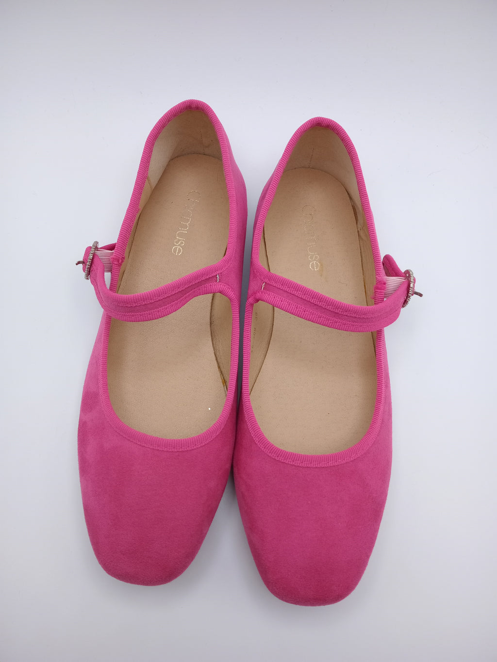 SABRINA MARY JANE CHICMUSE ROSA VELUDO FIVELA PEDRA BRILHO BICO QUADRADO