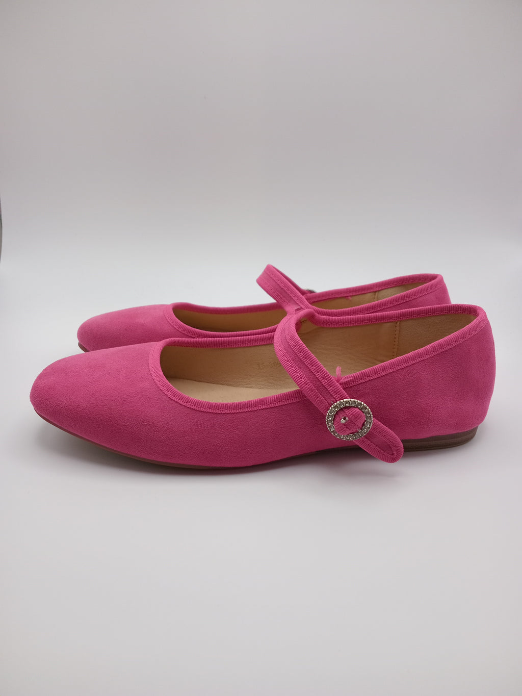 SABRINA MARY JANE CHICMUSE ROSA VELUDO FIVELA PEDRA BRILHO BICO QUADRADO