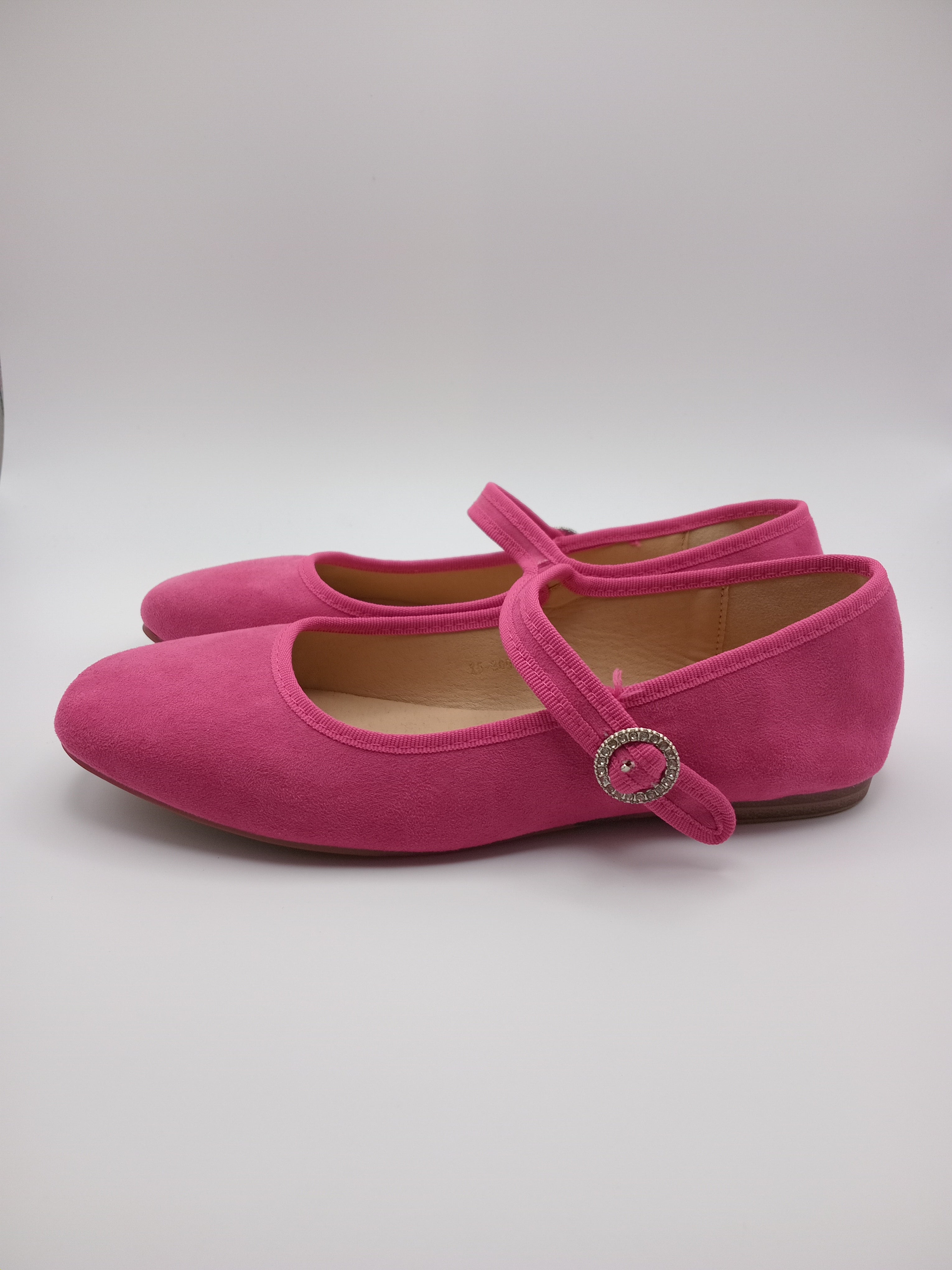 SABRINA MARY JANE CHICMUSE ROSA VELUDO FIVELA PEDRA BRILHO BICO QUADRADO