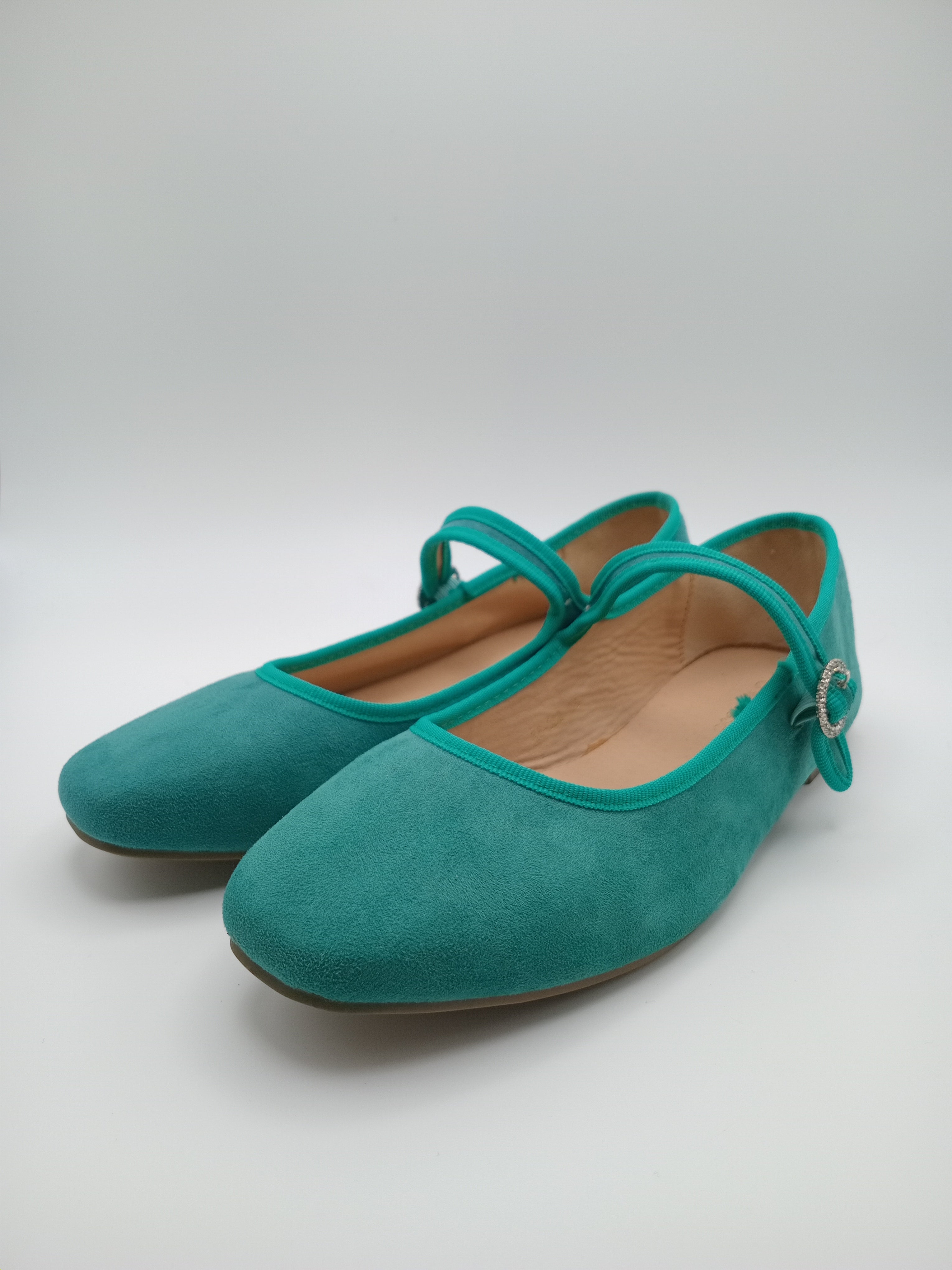 SABRINA MARY JANE CHICMUSE VERDE ÁGUA VELUDO FIVELA PEDRA BRILHO BICO QUADRADO