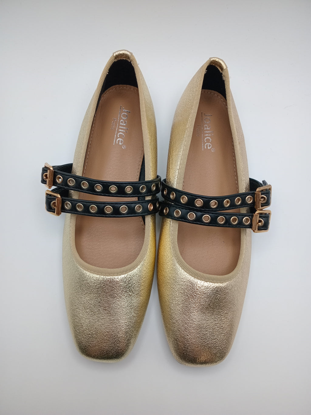 Sapatos Mary Jane Dourados Metalizados Joa com Tiras Duplas Pretas e Fivela; Sabrinas Elegantes de Ponta Quadrada para Senhora.