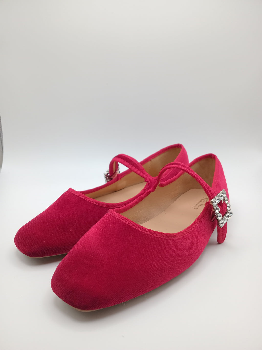 SABRINA MARY JANE FINDLAY VERMELHO VELUDO FIVELA QUADRADA PEDRAS BRILHO BICO QUADRADO