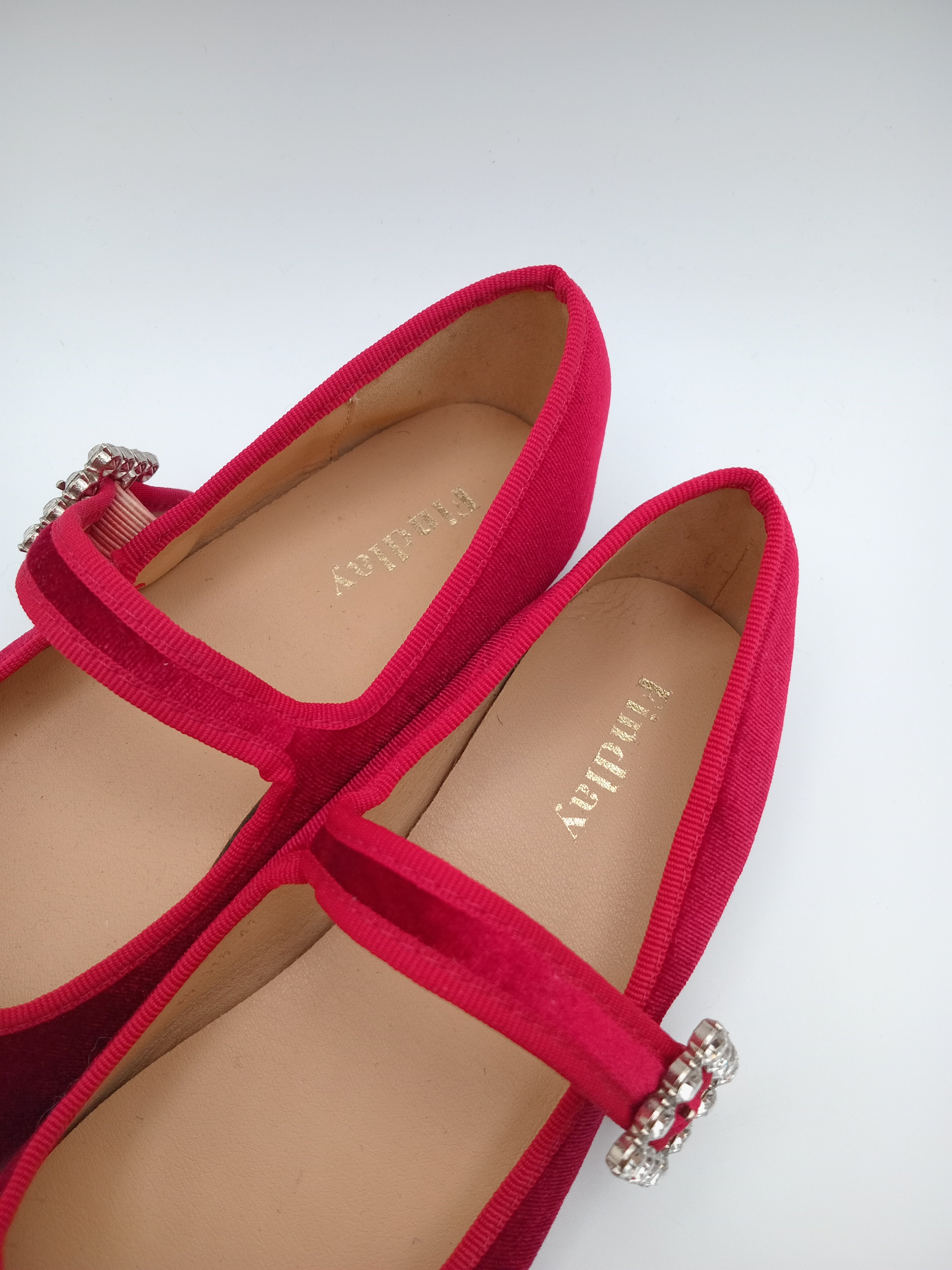 SABRINA MARY JANE FINDLAY VERMELHO VELUDO FIVELA QUADRADA PEDRAS BRILHO BICO QUADRADO