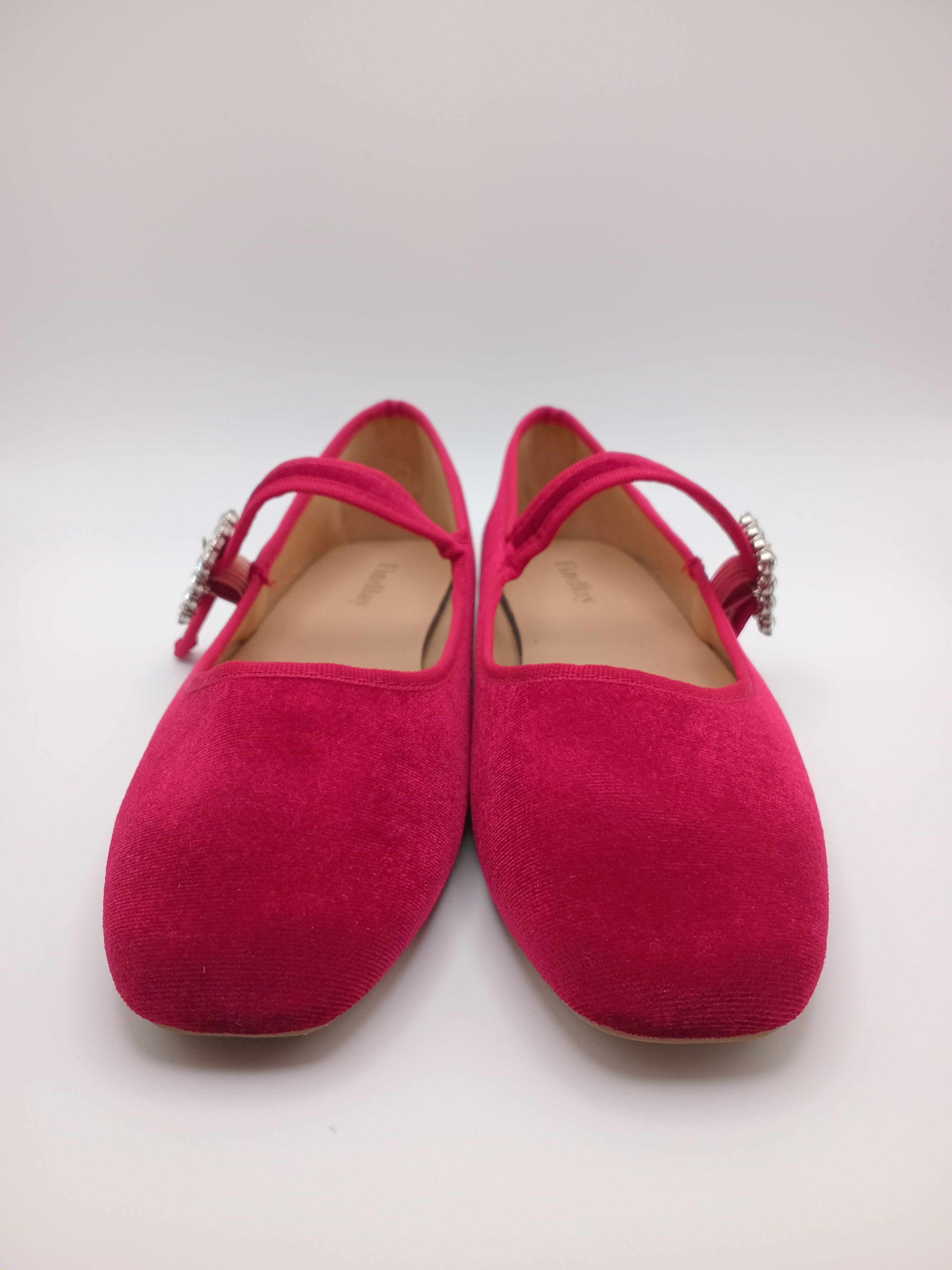 SABRINA MARY JANE FINDLAY VERMELHO VELUDO FIVELA QUADRADA PEDRAS BRILHO BICO QUADRADO