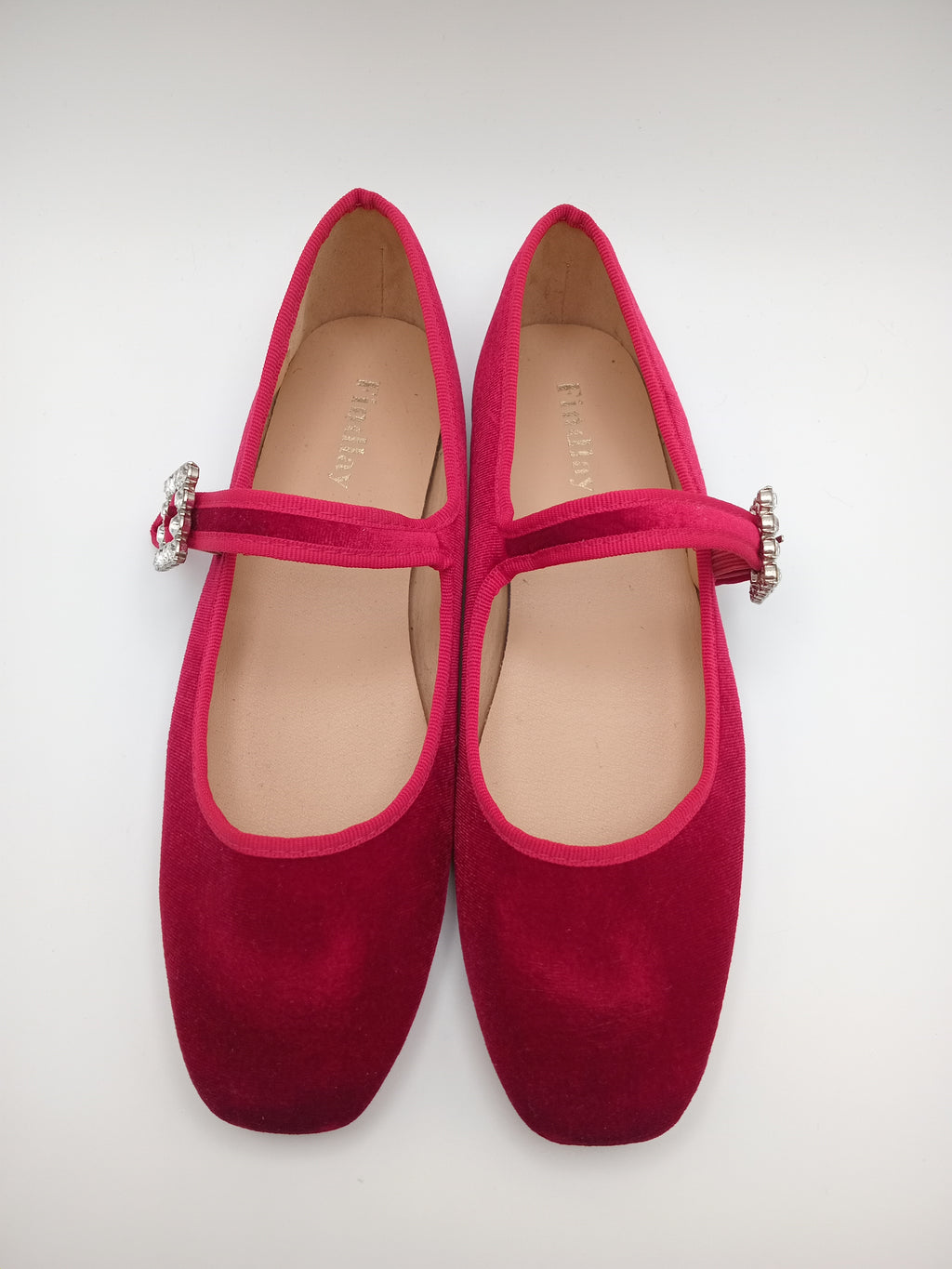 SABRINA MARY JANE FINDLAY VERMELHO VELUDO FIVELA QUADRADA PEDRAS BRILHO BICO QUADRADO