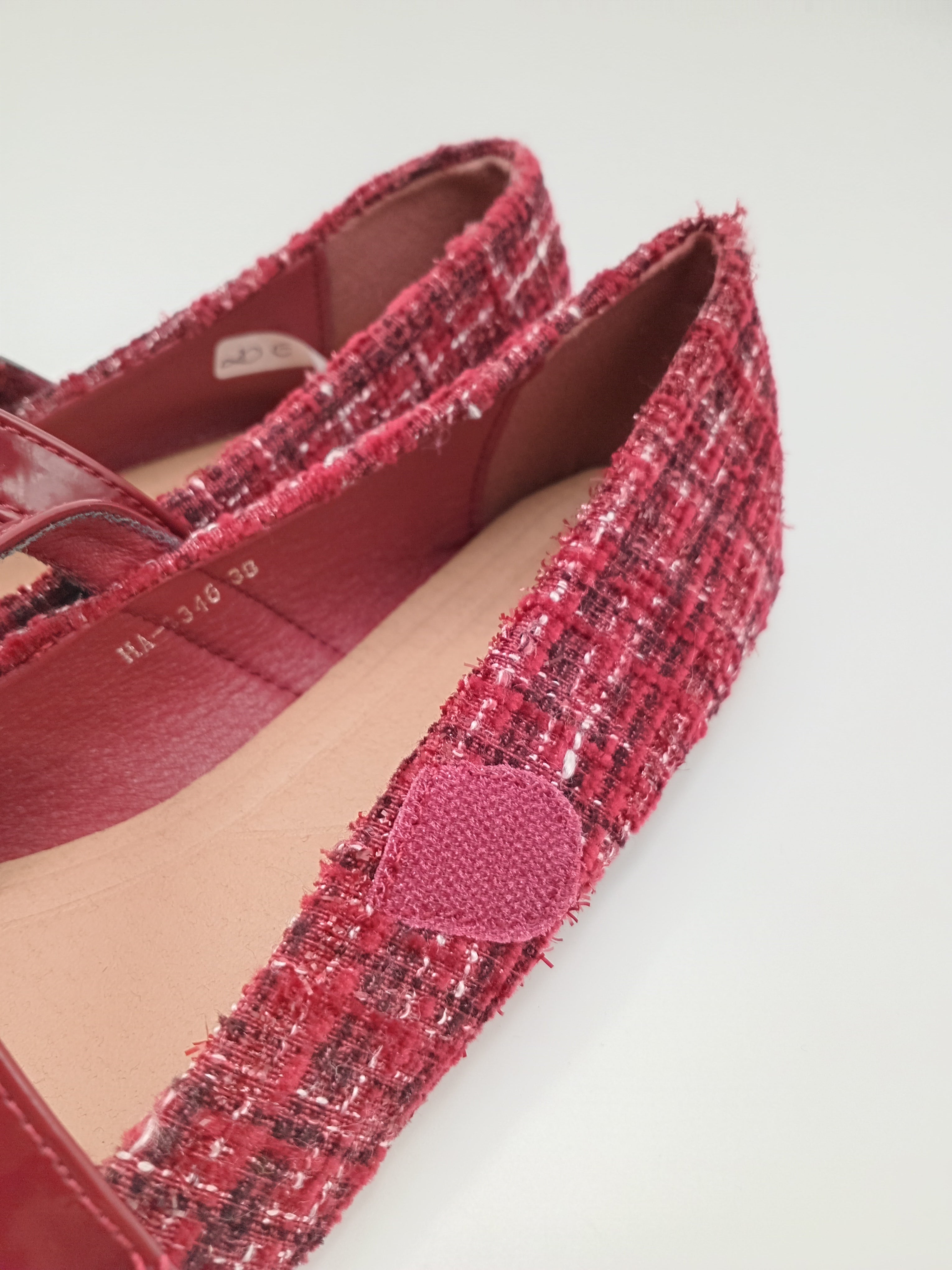 SABRINA MARY JANE BUONAROTTI VINHO TECIDO XADREZ FECHO VELCRO BICO QUADRADO