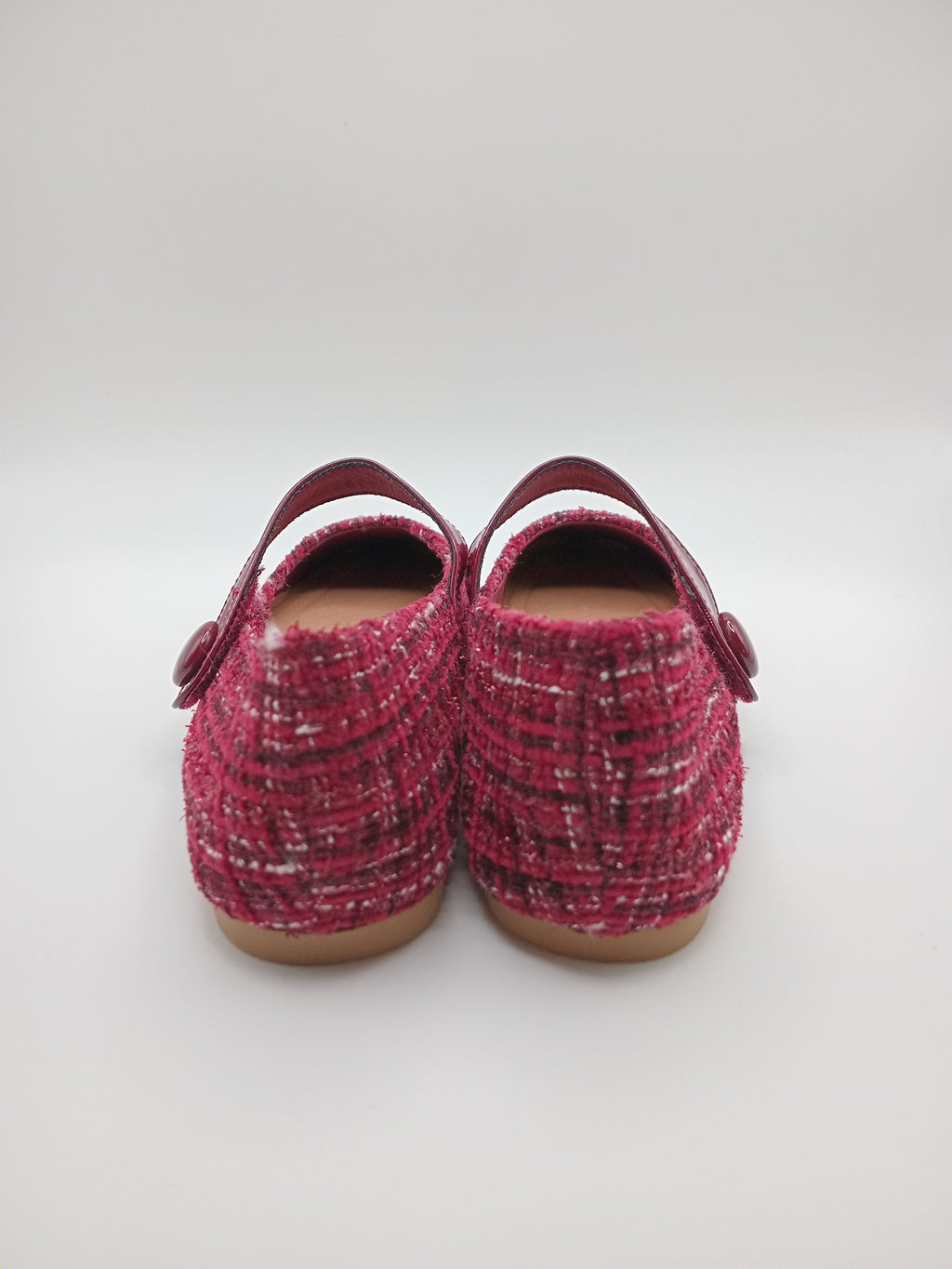 Sapatilhas Mary Jane Buonarotti em Tweed Bordeaux; Sabrinas de Bico Quadrado com Detalhe em Verniz; Calçado Elegante e Confortável com Tira Ajustável; Sapatos Rasos Modernos para Outono e Inverno
