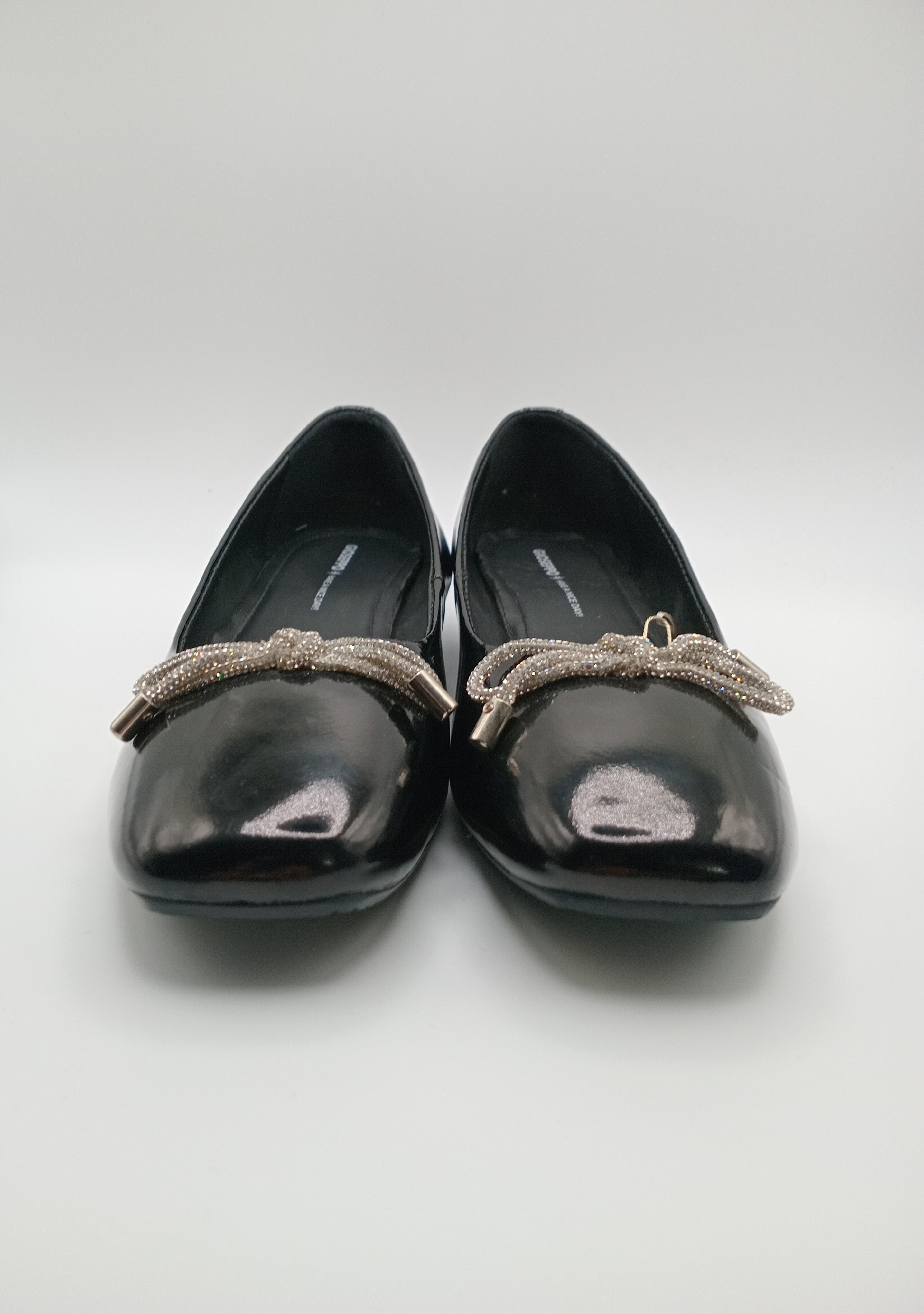 SABRINA GIOSEPPO PRETO COURO LAÇO BRILHO CRAVEJADA BICO QUADRADO