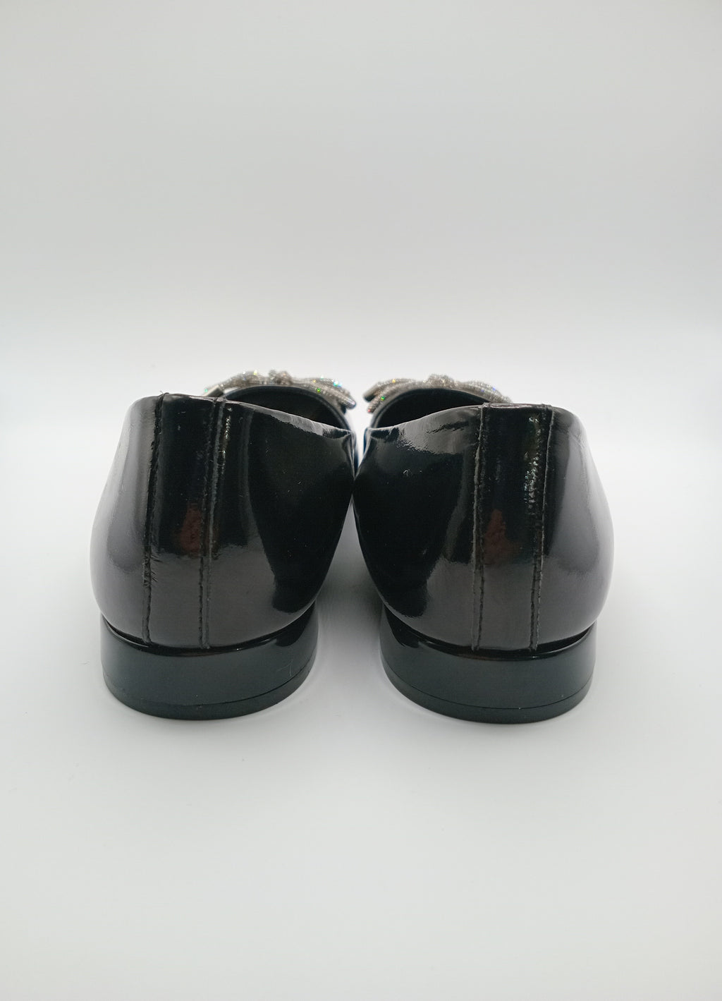 Sapatos Femininos Rasos Verniz Gioseppo Pretos; Sabrinas Elegantes com Laço de Brilhantes e Ponta Quadrada; Calçado Confortável para Escritório ou Cerimónia