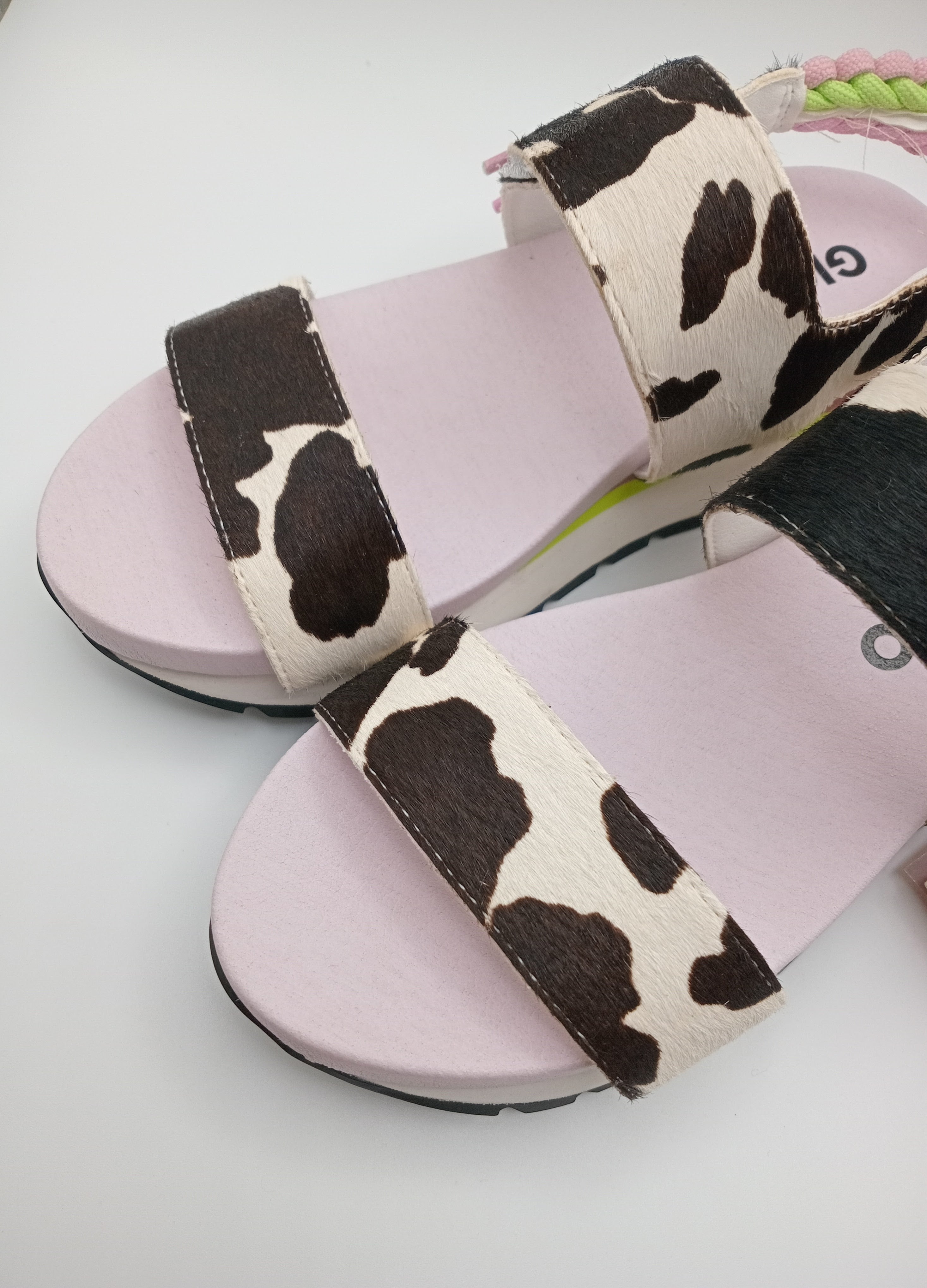 Sandálias Gioseppo Mulher com Padrão Animal Cow Print e Plataforma; Sandálias Desportivas Confortáveis com Velcro e Detalhes Coloridos Neon