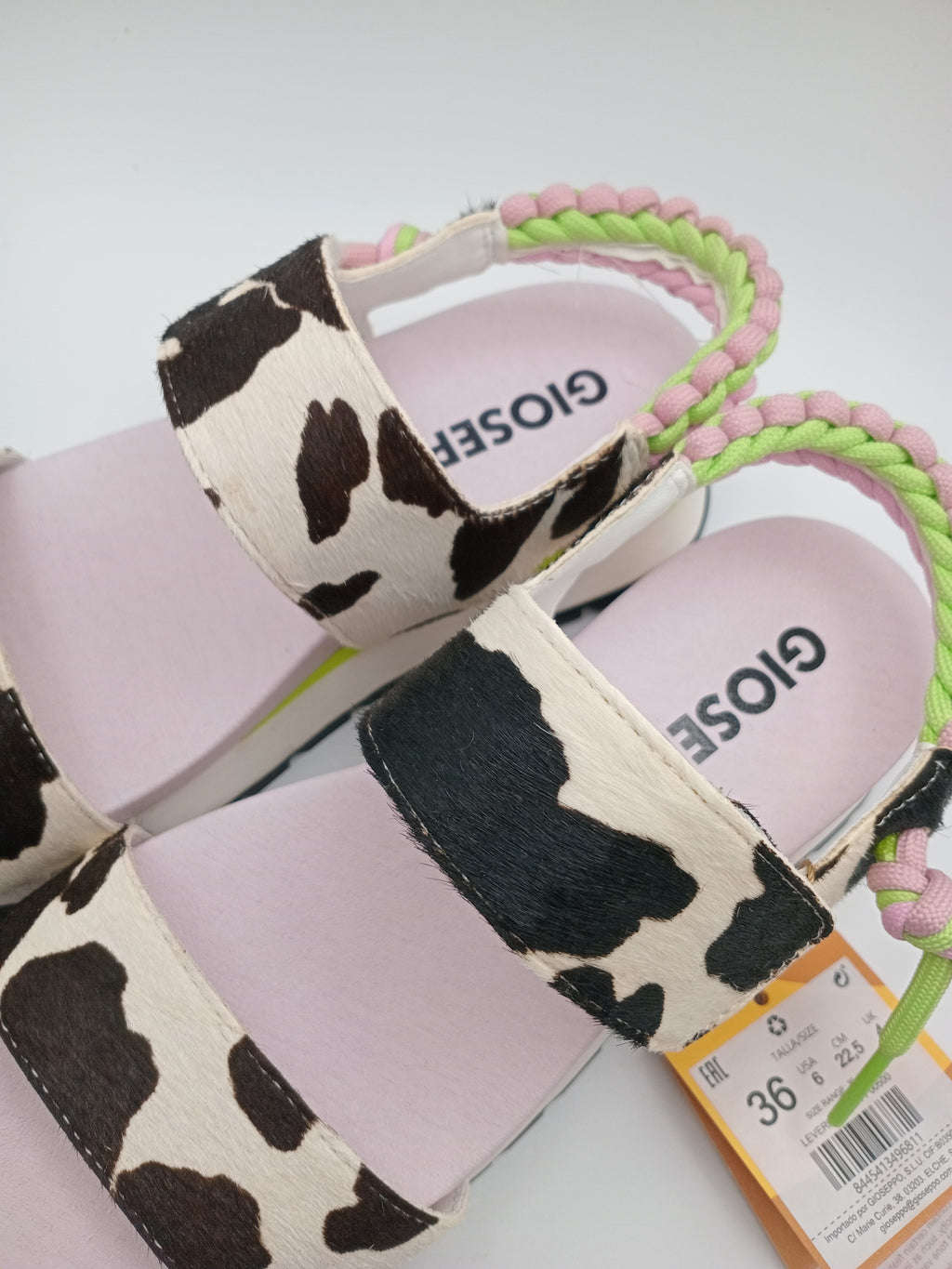 Sandálias Gioseppo Mulher com Padrão Animal Cow Print e Plataforma; Sandálias Desportivas Confortáveis com Velcro e Detalhes Coloridos Neon