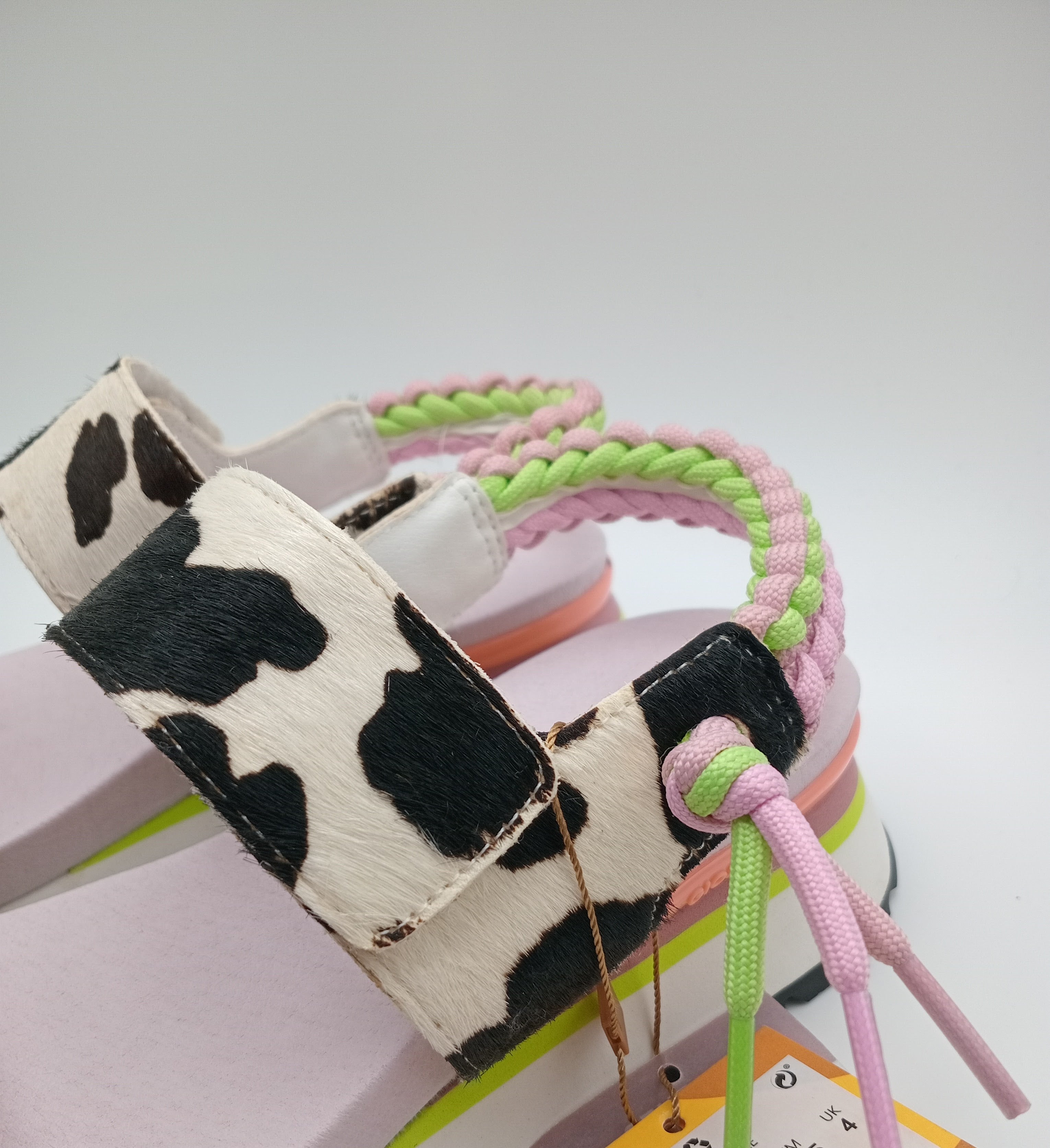 Sandálias Gioseppo Mulher com Padrão Animal Cow Print e Plataforma; Sandálias Desportivas Confortáveis com Velcro e Detalhes Coloridos Neon