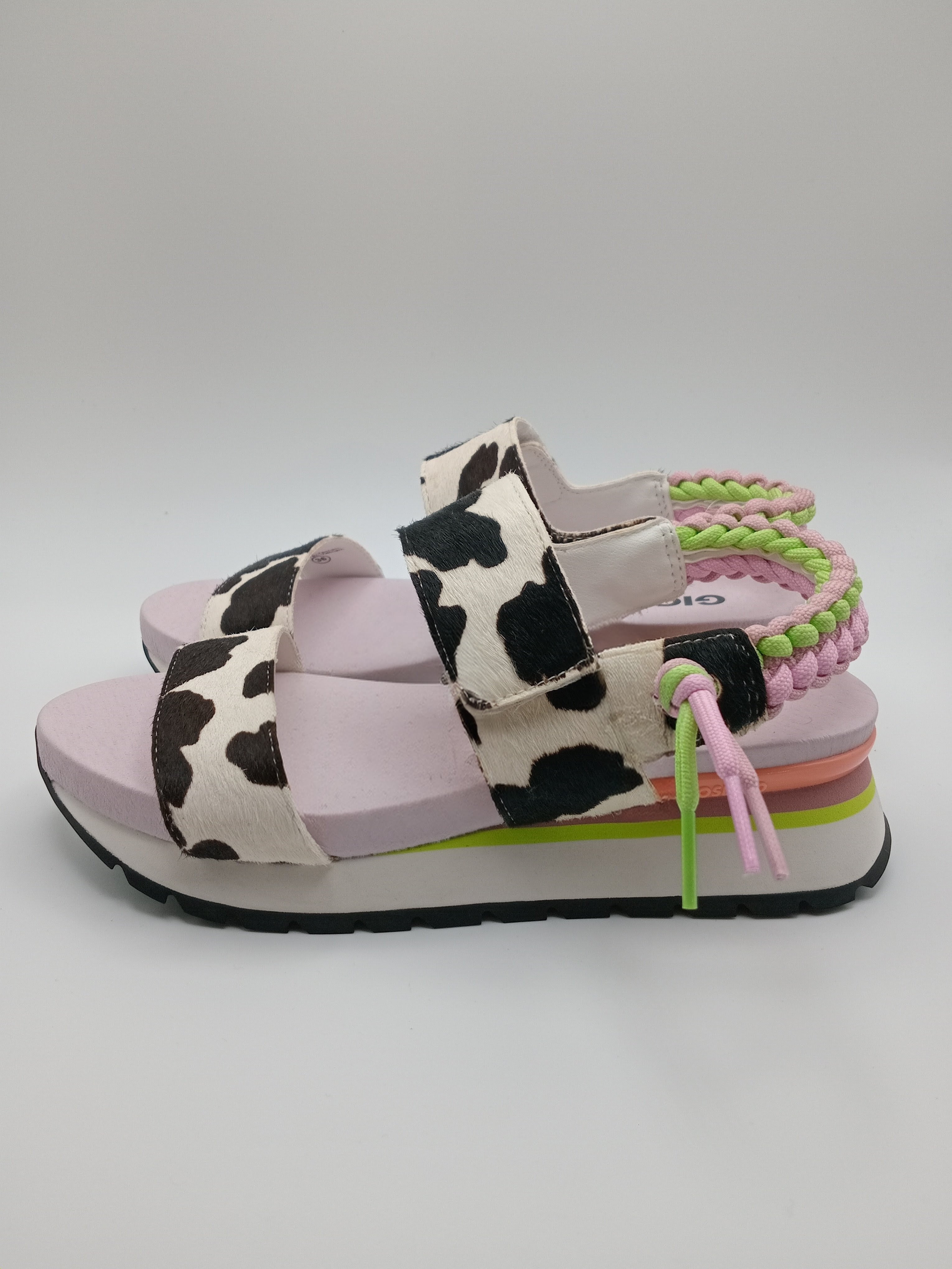 Sandálias Gioseppo Mulher com Padrão Animal Cow Print e Plataforma; Sandálias Desportivas Confortáveis com Velcro e Detalhes Coloridos Neon