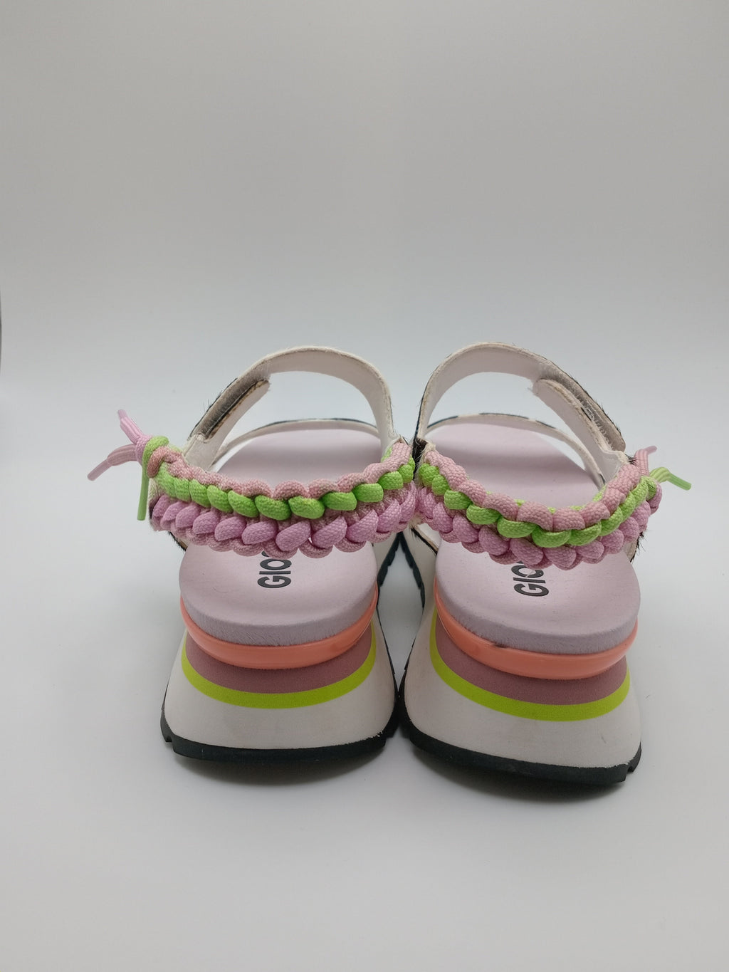 Sandálias Gioseppo Mulher com Padrão Animal Cow Print e Plataforma; Sandálias Desportivas Confortáveis com Velcro e Detalhes Coloridos Neon