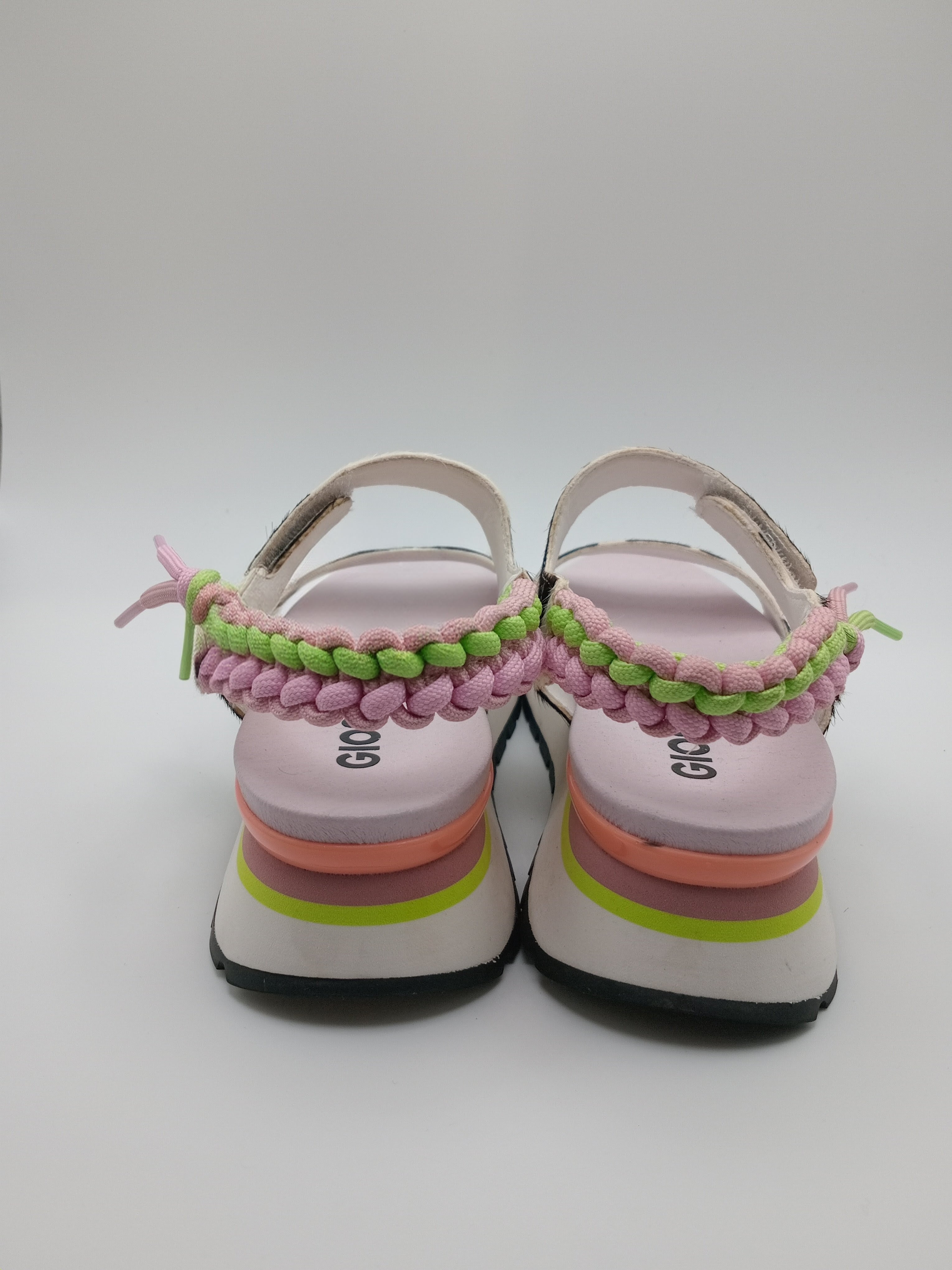 Sandálias Gioseppo Mulher com Padrão Animal Cow Print e Plataforma; Sandálias Desportivas Confortáveis com Velcro e Detalhes Coloridos Neon