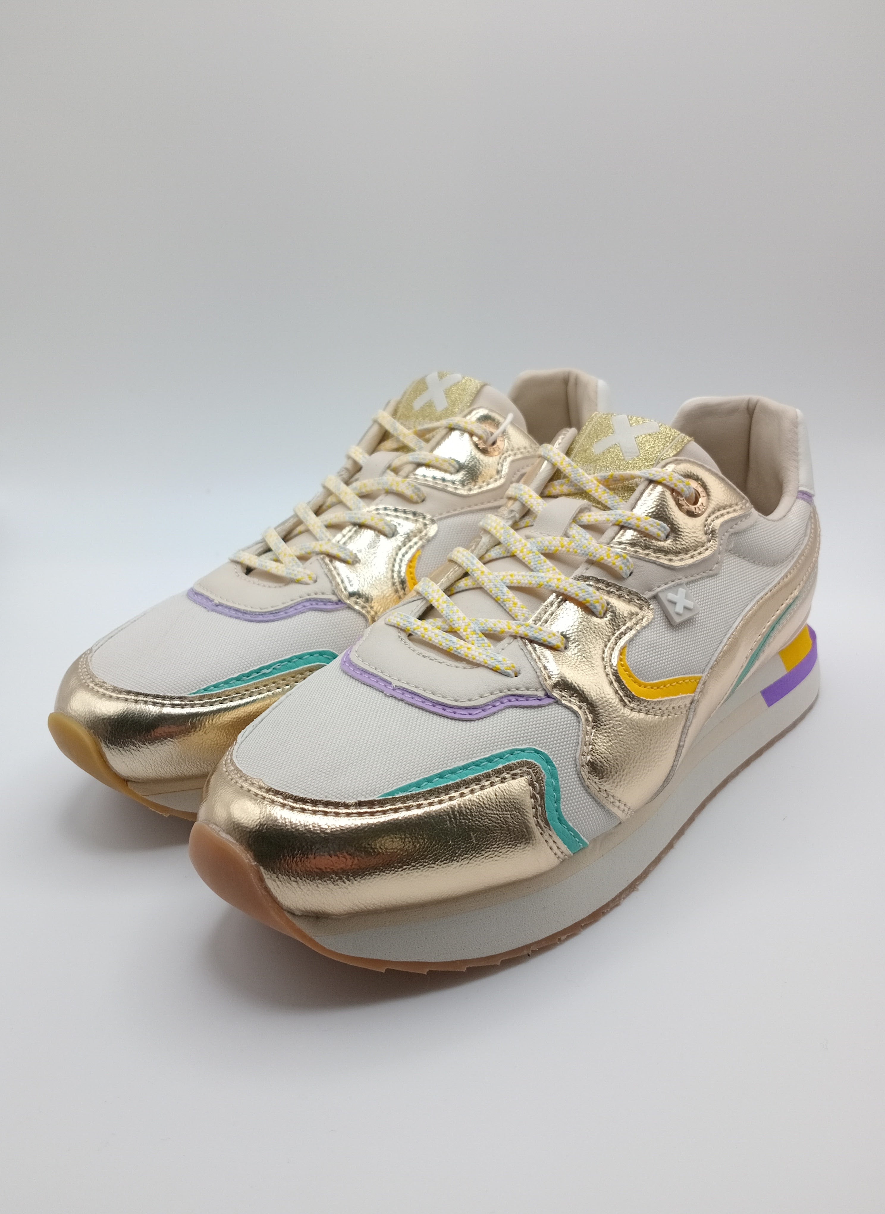 TÊNIS XTI DOURADO MULTI CORES ROXO LARANJA AMARELO VERDE ÁGUA BICUDO