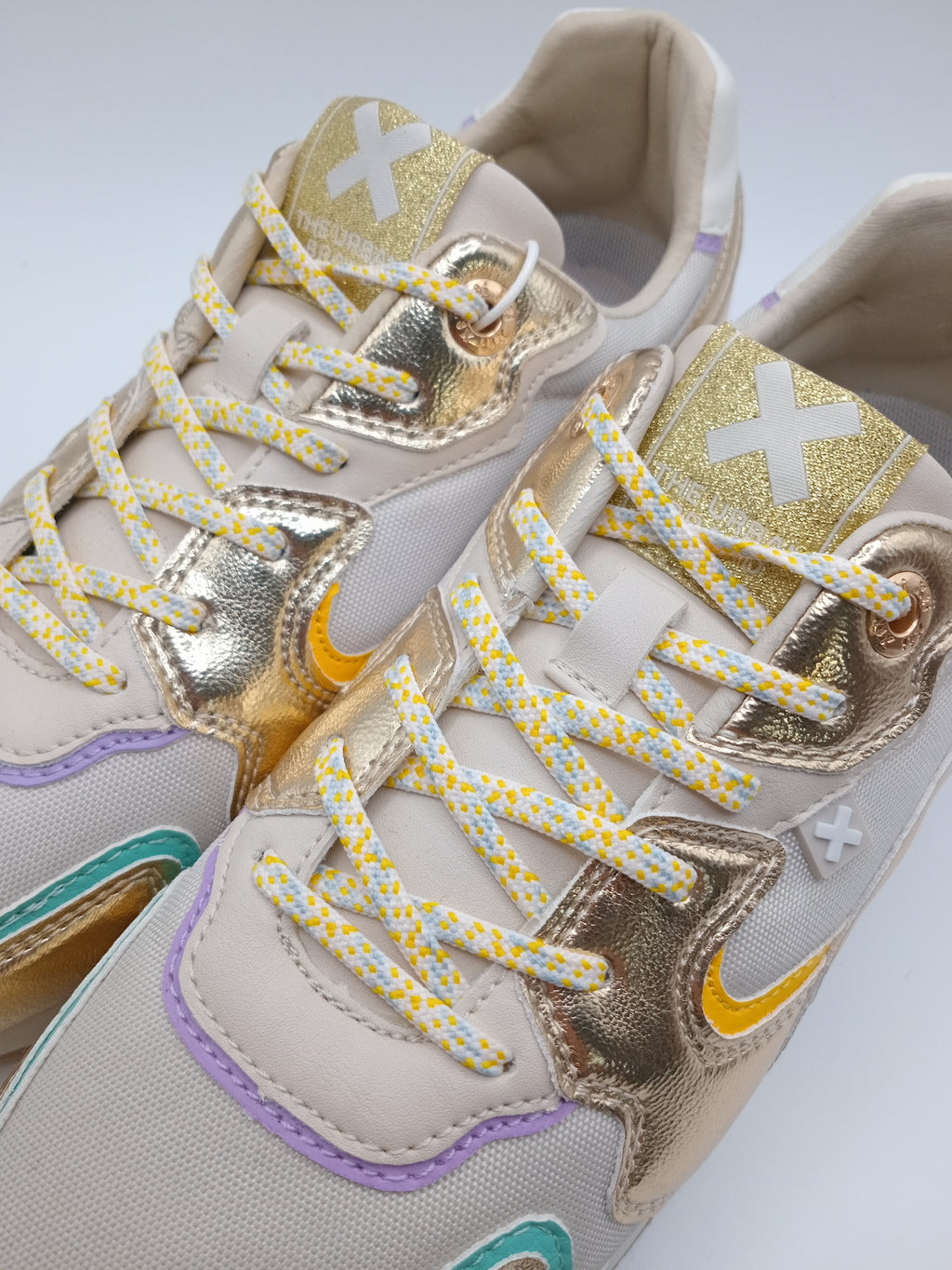 TÊNIS XTI DOURADO MULTI CORES ROXO LARANJA AMARELO VERDE ÁGUA BICUDO
