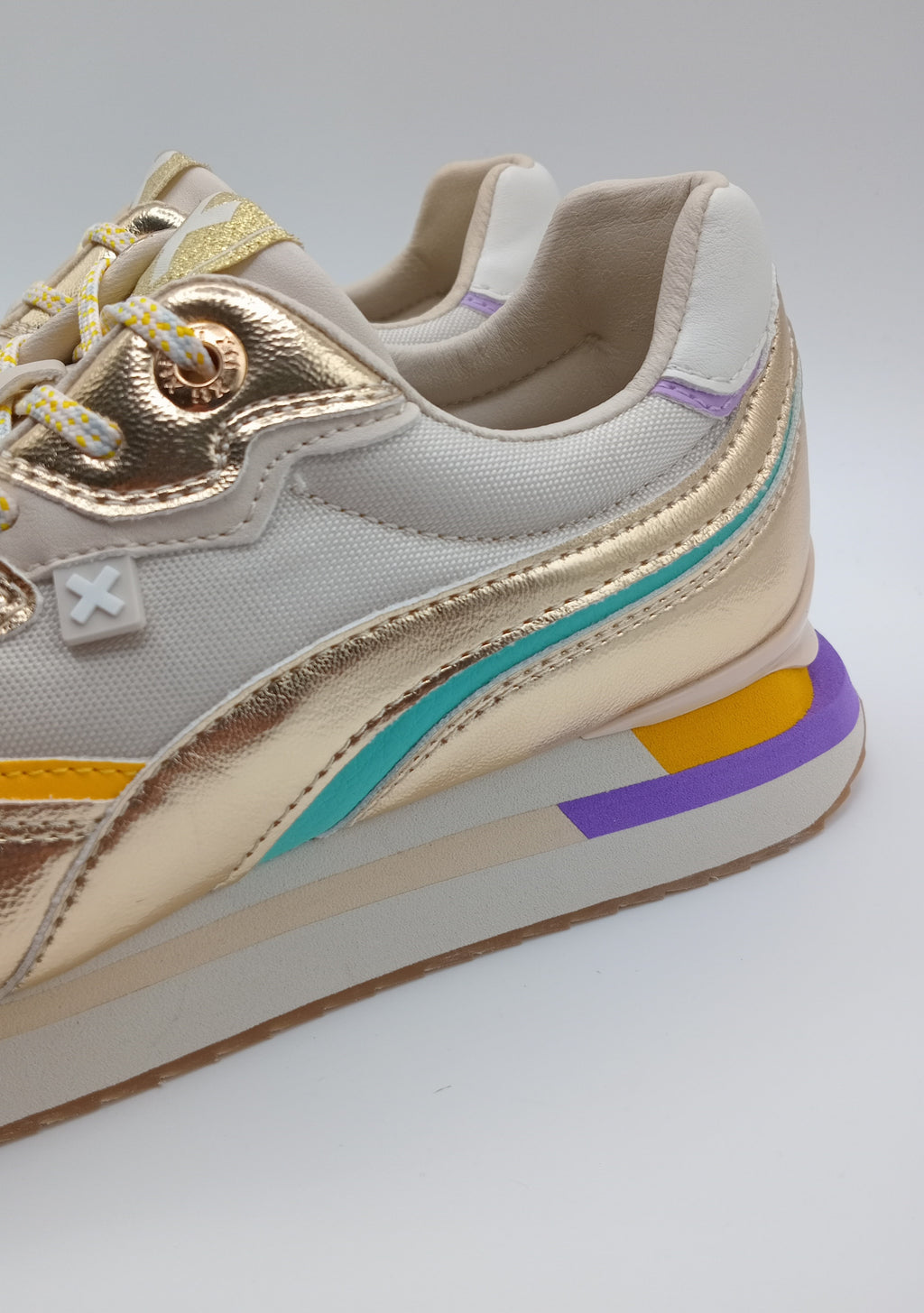 TÊNIS XTI DOURADO MULTI CORES ROXO LARANJA AMARELO VERDE ÁGUA BICUDO