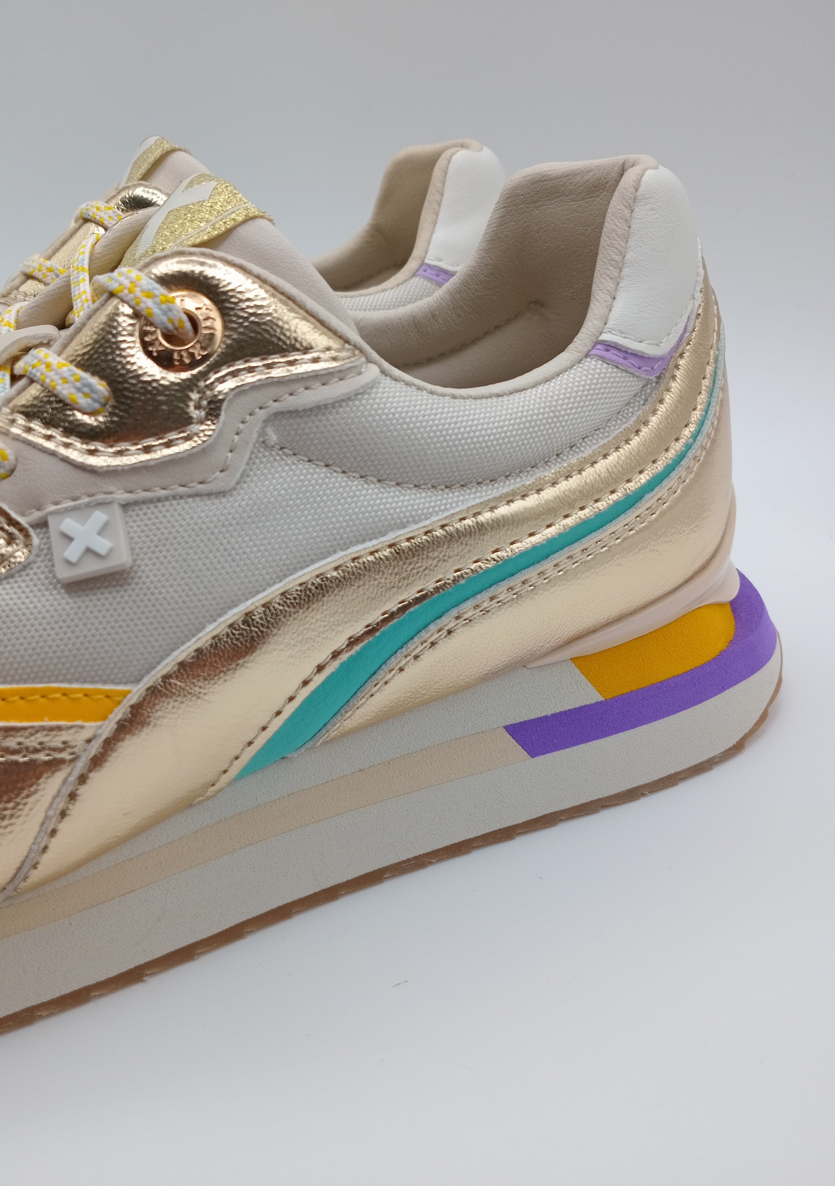 TÊNIS XTI DOURADO MULTI CORES ROXO LARANJA AMARELO VERDE ÁGUA BICUDO