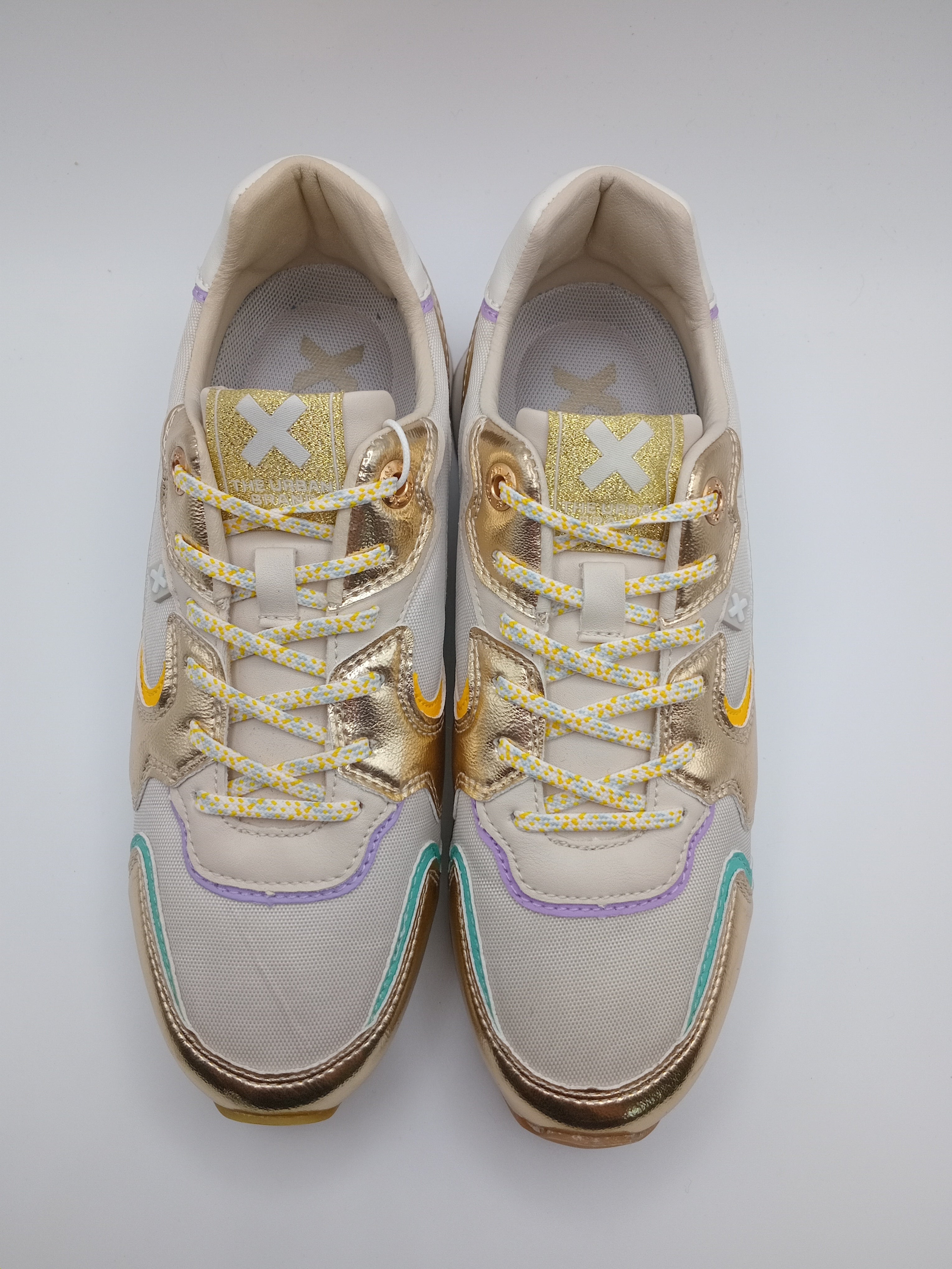 TÊNIS XTI DOURADO MULTI CORES ROXO LARANJA AMARELO VERDE ÁGUA BICUDO