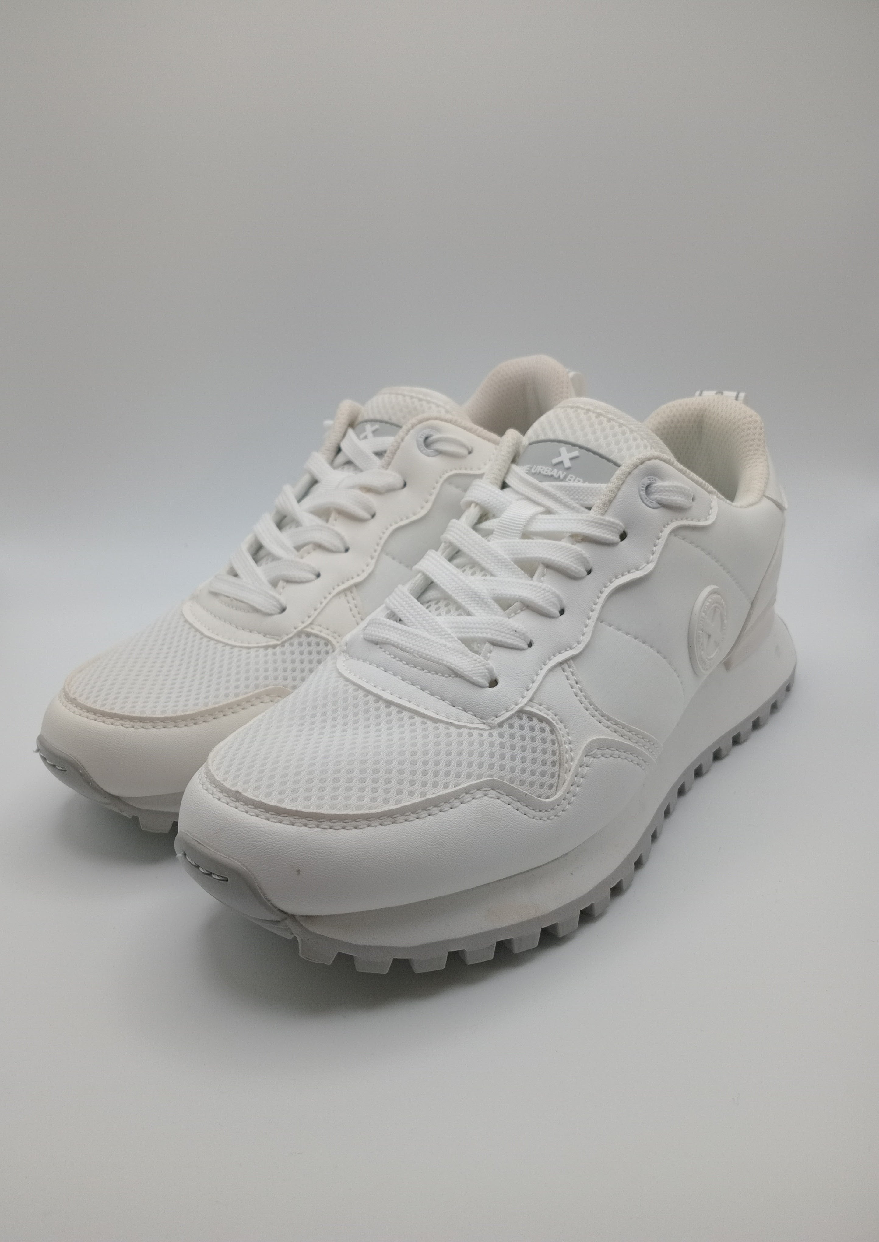 TÊNIS XTI BRANCO TECIDO SPORT SOLA ANTIDERRAPANTE CINZA