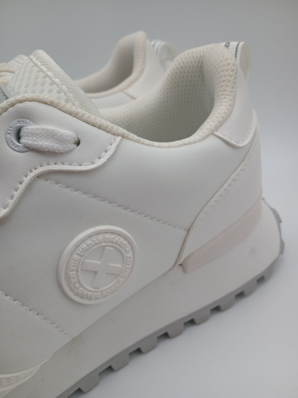 TÊNIS XTI BRANCO TECIDO SPORT SOLA ANTIDERRAPANTE CINZA