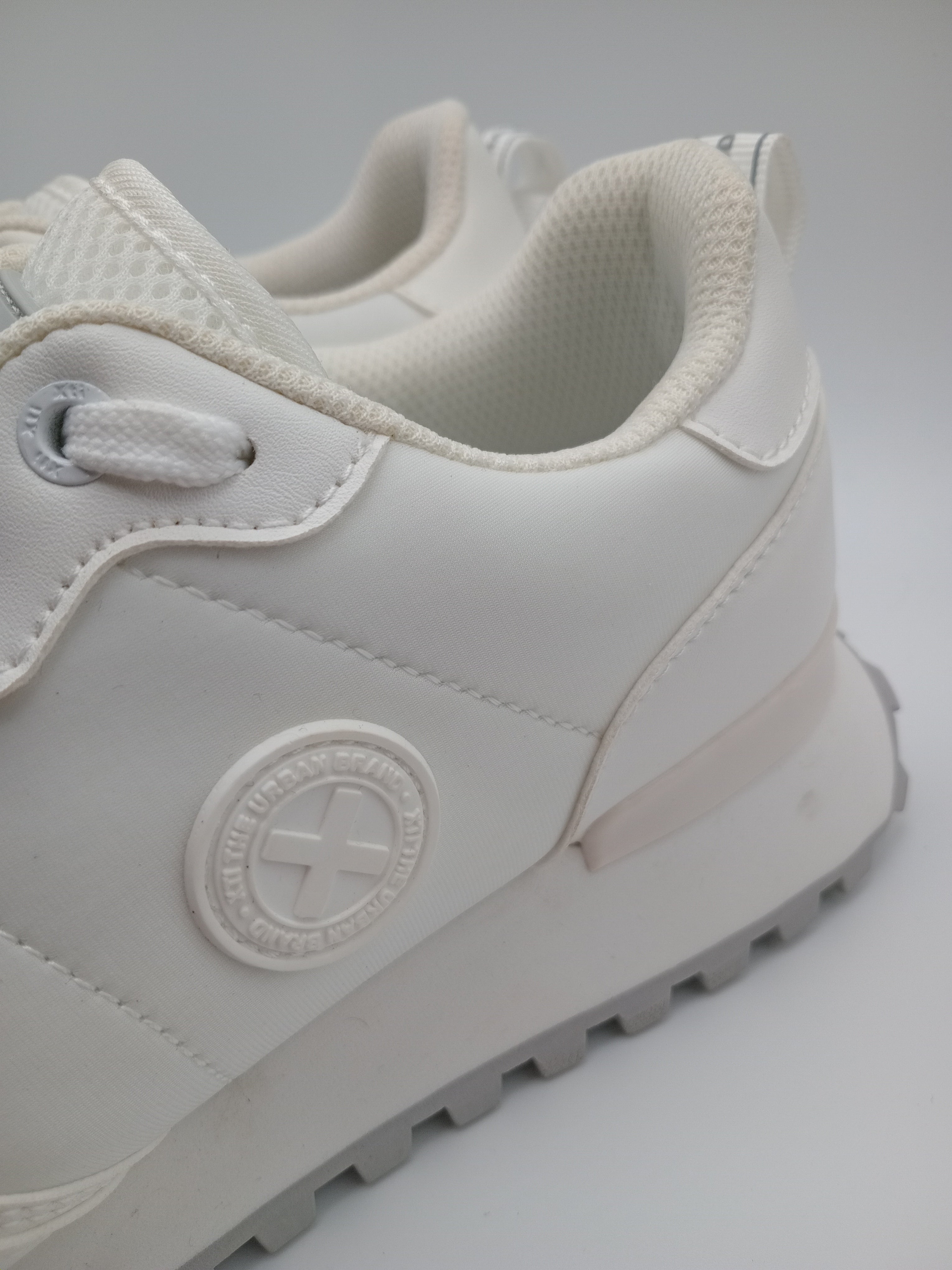 TÊNIS XTI BRANCO TECIDO SPORT SOLA ANTIDERRAPANTE CINZA
