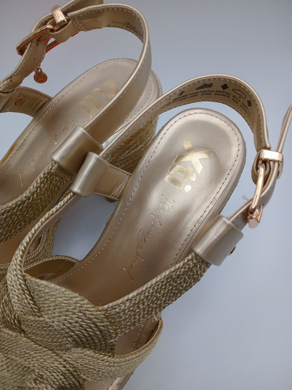 Sandália de Cunha Xti com Plataforma em Esparto; Calçado Feminino de Salto Alto com Tiras Entrançadas em Dourado; Sapatos de Verão Elegantes e Confortáveis para Mulher