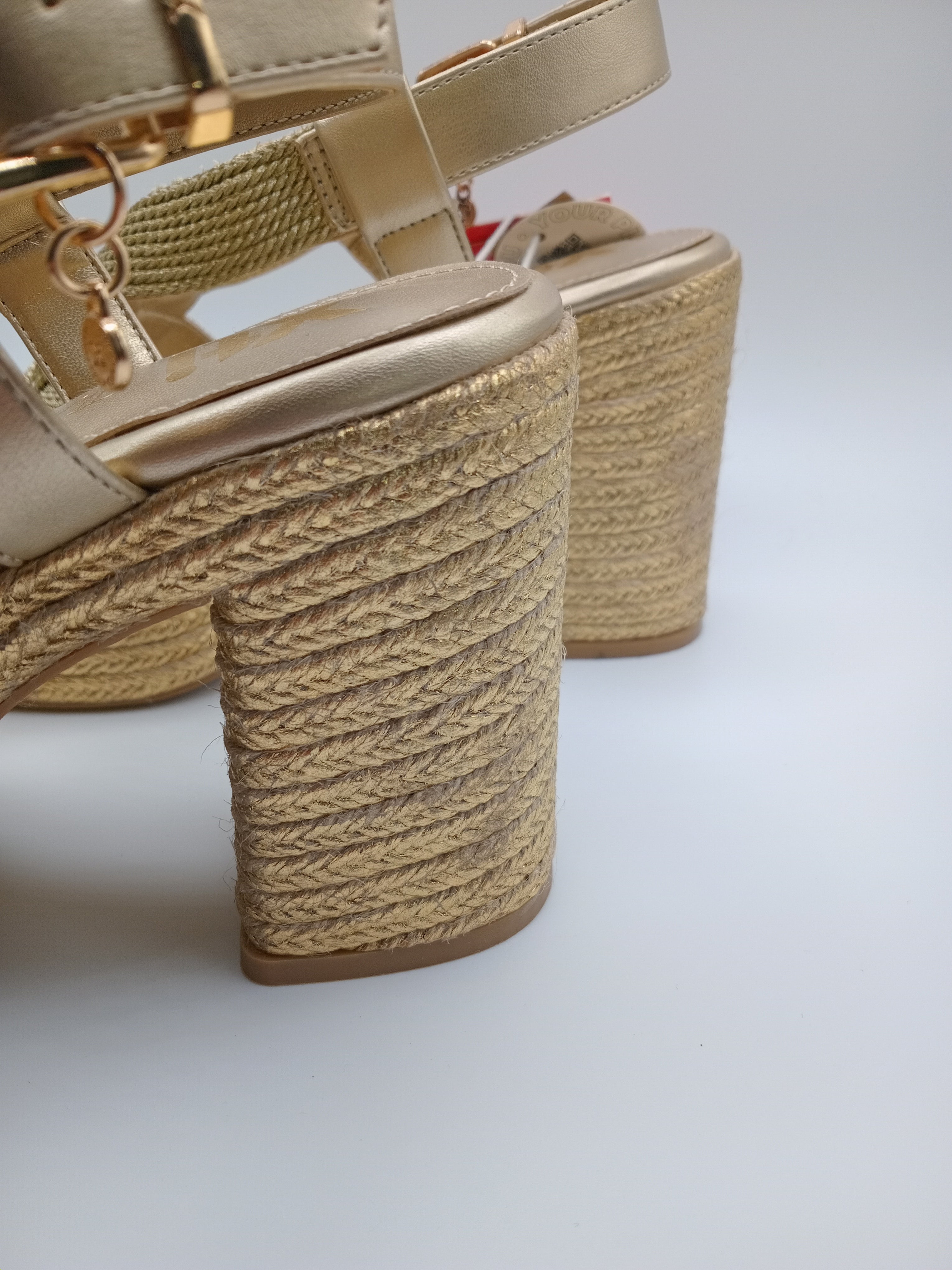Sandália de Cunha Xti com Plataforma em Esparto; Calçado Feminino de Salto Alto com Tiras Entrançadas em Dourado; Sapatos de Verão Elegantes e Confortáveis para Mulher