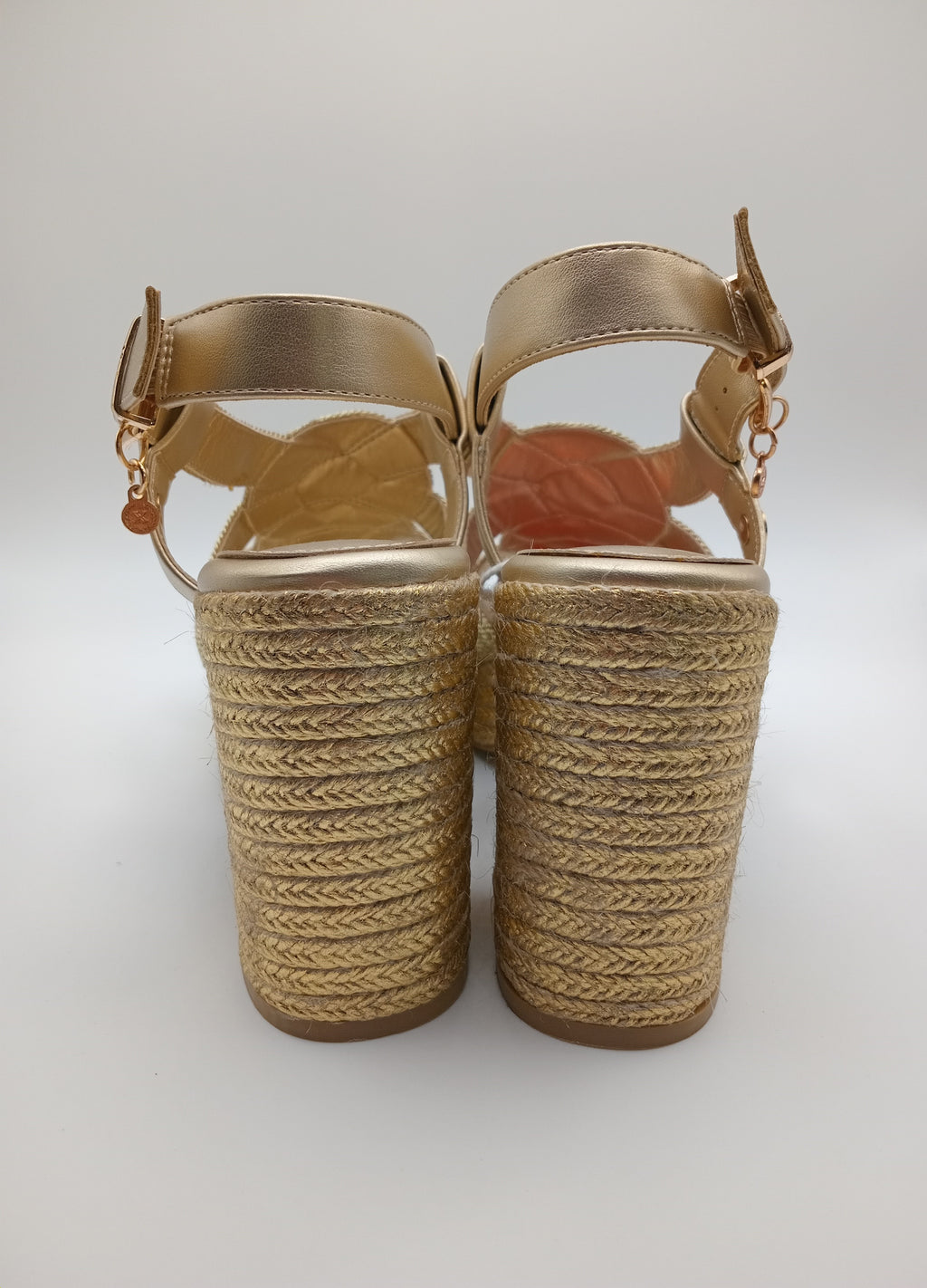 Sandália de Cunha Xti com Plataforma em Esparto; Calçado Feminino de Salto Alto com Tiras Entrançadas em Dourado; Sapatos de Verão Elegantes e Confortáveis para Mulher