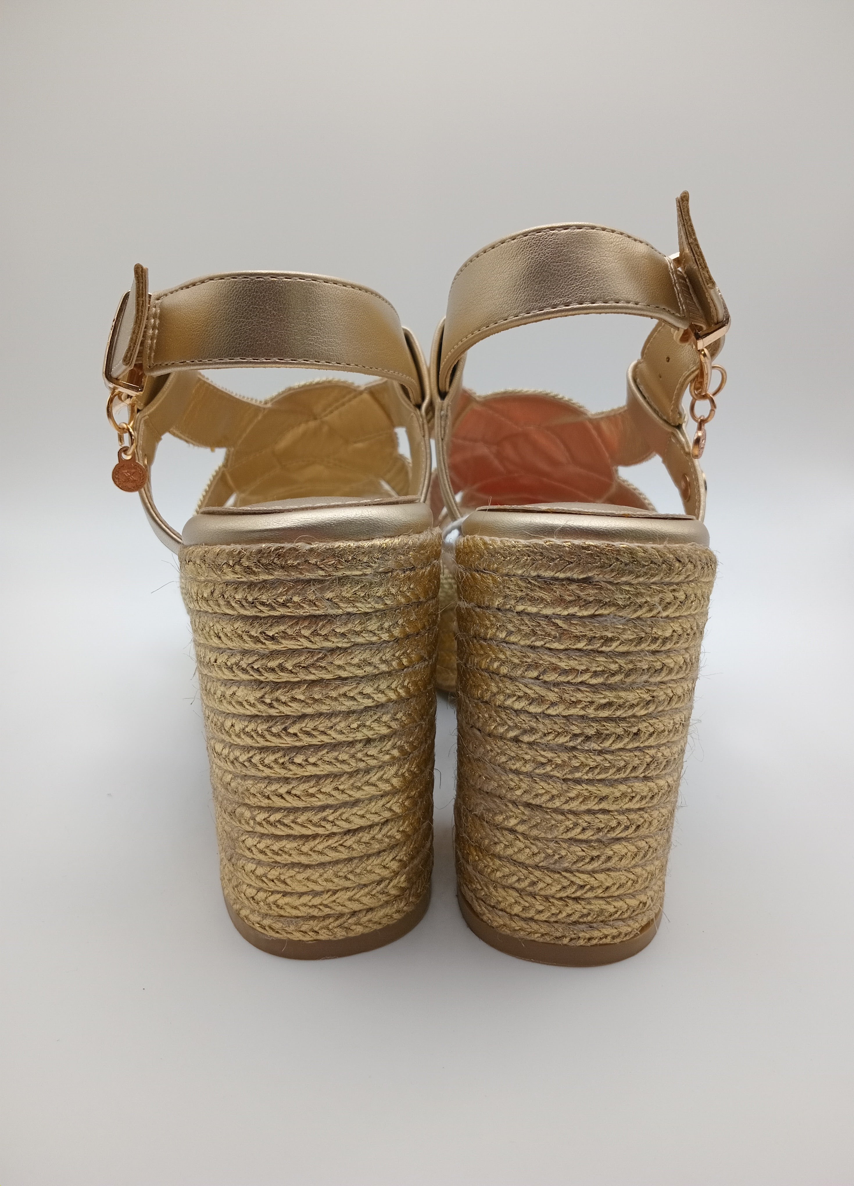 Sandália de Cunha Xti com Plataforma em Esparto; Calçado Feminino de Salto Alto com Tiras Entrançadas em Dourado; Sapatos de Verão Elegantes e Confortáveis para Mulher