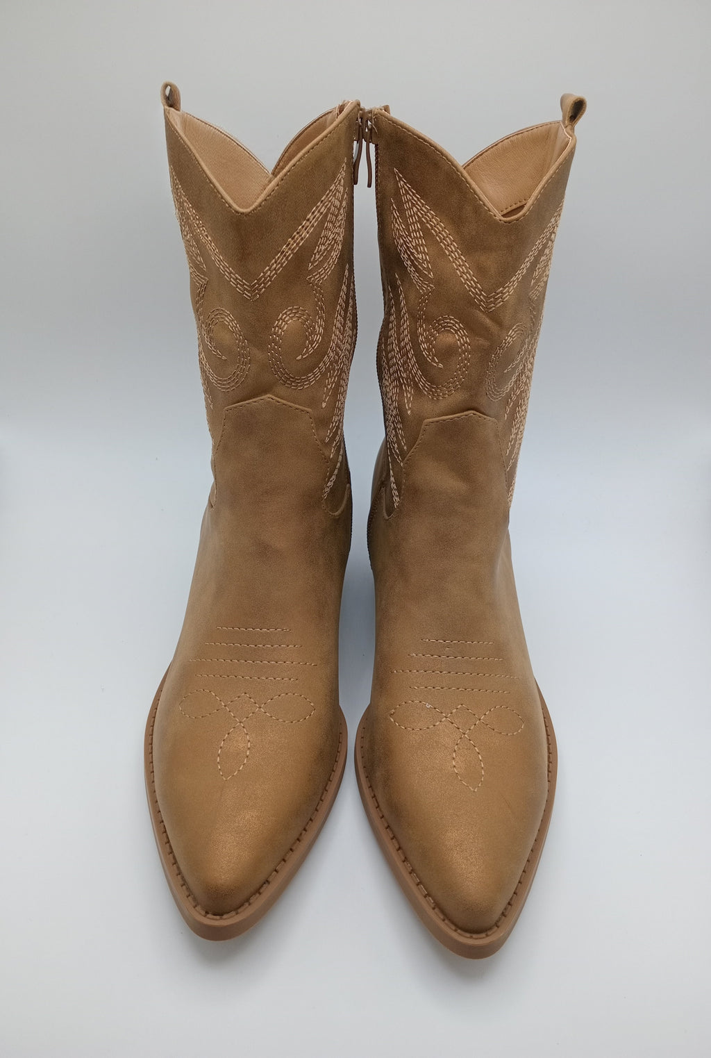 BOTA COWGIRL FINDLAY DOURADO ECO PELE BORDADO BICUDO ZIPER