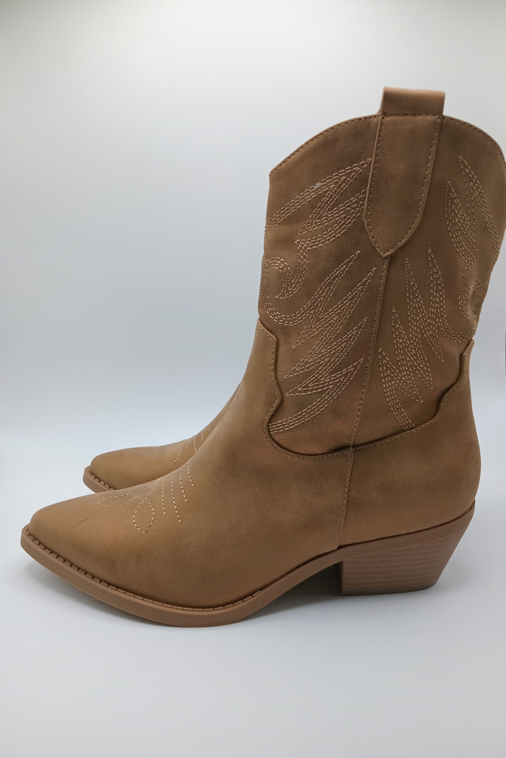 BOTA COWGIRL FINDLAY DOURADO ECO PELE BORDADO BICUDO ZIPER
