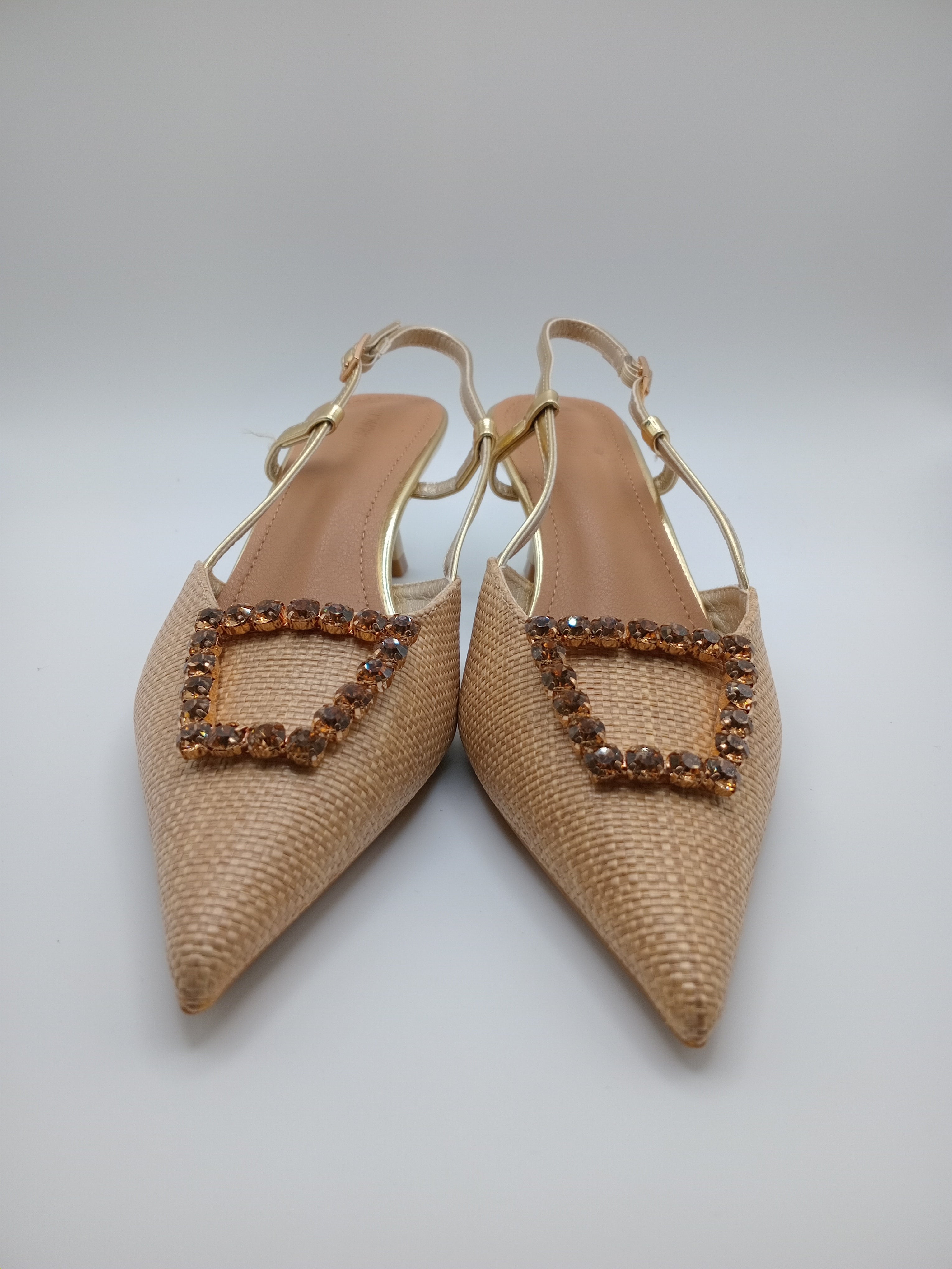 SABRINA SALTO MULLET BUONAROTTI BEGE DOURADO APLICAÇÃO QUADRADO PEDRA BRILHO BICUDO