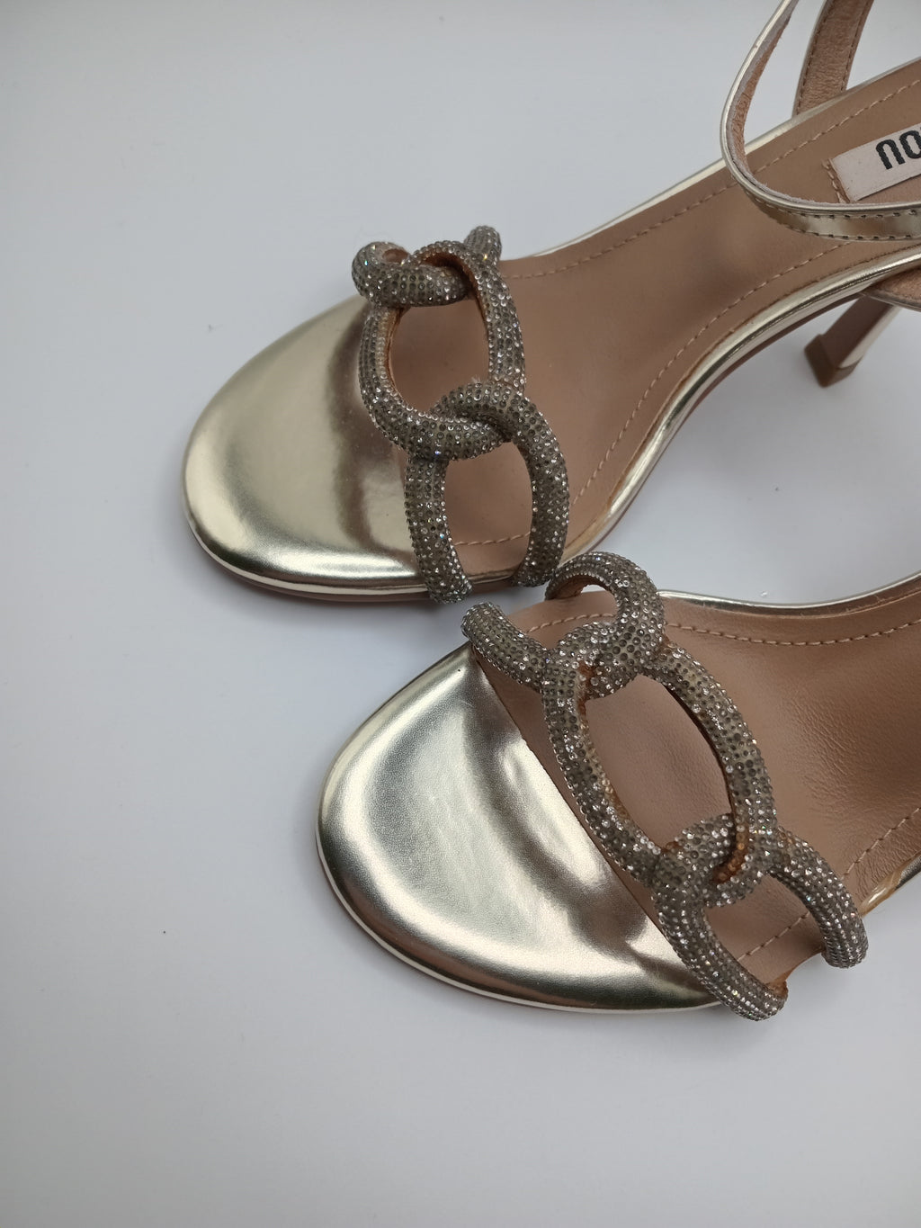 SALTO SANDÁLIA BIBI LOU DOURADO COURO PEDRA BRILHO CRAVEJADA AGULHA