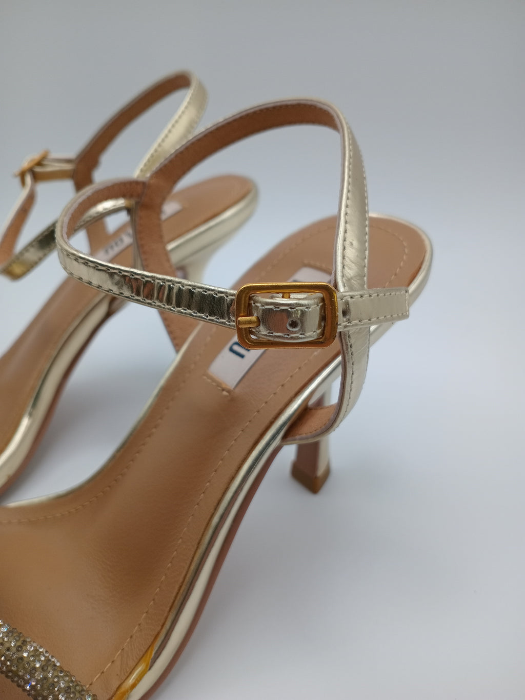 SALTO SANDÁLIA BIBI LOU DOURADO COURO PEDRA BRILHO CRAVEJADA AGULHA