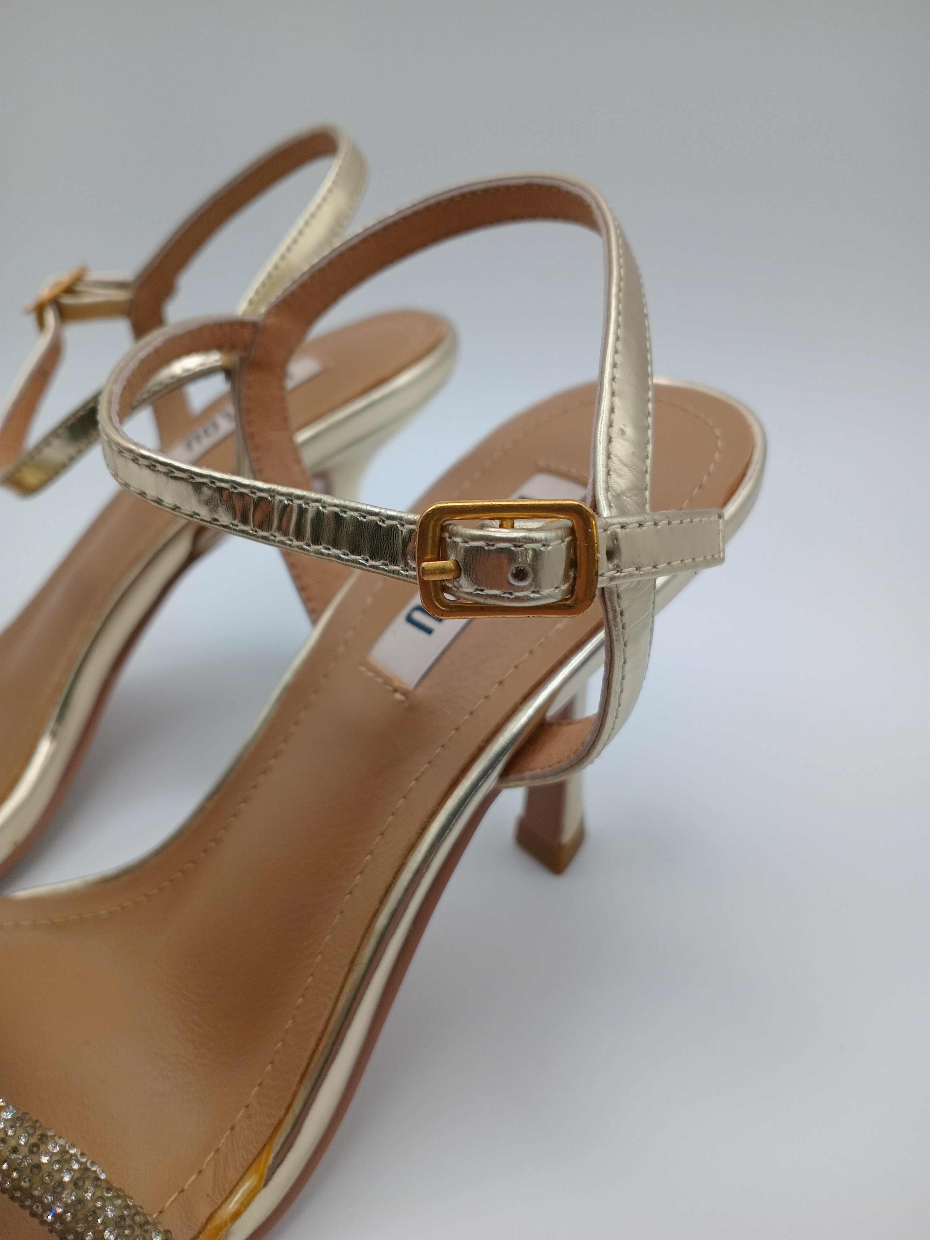 SALTO SANDÁLIA BIBI LOU DOURADO COURO PEDRA BRILHO CRAVEJADA AGULHA