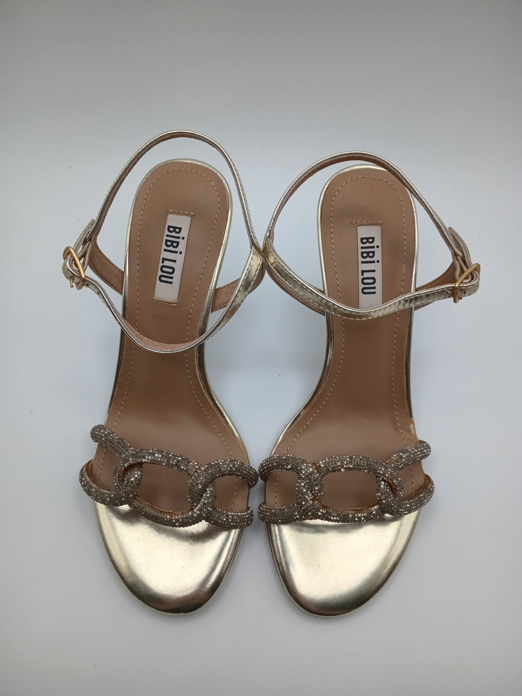 SALTO SANDÁLIA BIBI LOU DOURADO COURO PEDRA BRILHO CRAVEJADA AGULHA